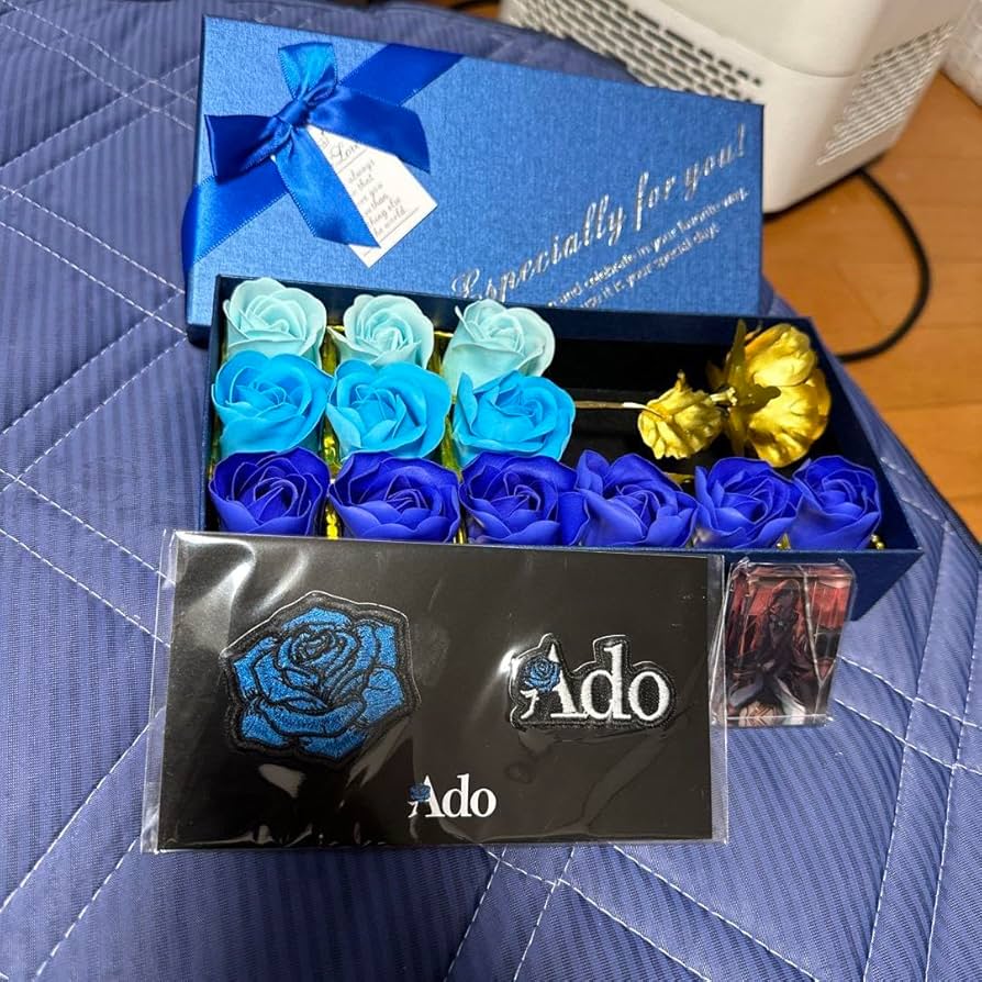 Ado心臓限定アクリルブロックとワッペンとAdo大好きな青い薔薇のギフトボックス Amazon.co.jp: Ado心臓限定アクリルブロックとワッペンとAdo