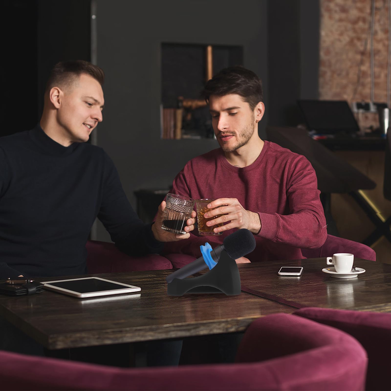 Supporto Microfono da Tavolo in Silicone Nero Antiurto | Base Stabile Antiscivolo, Adatta a Performance e Broadcasting, Formato Compatto per Ktv