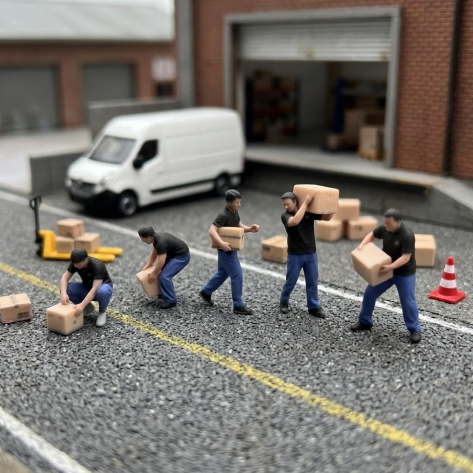 Milageto Miniatura Repartidor Figuras Trabajador Escala 1/64 de Resina con Pintura Realista y Acciones de Carga para Ambientes de Envío Adecuado para Patios de