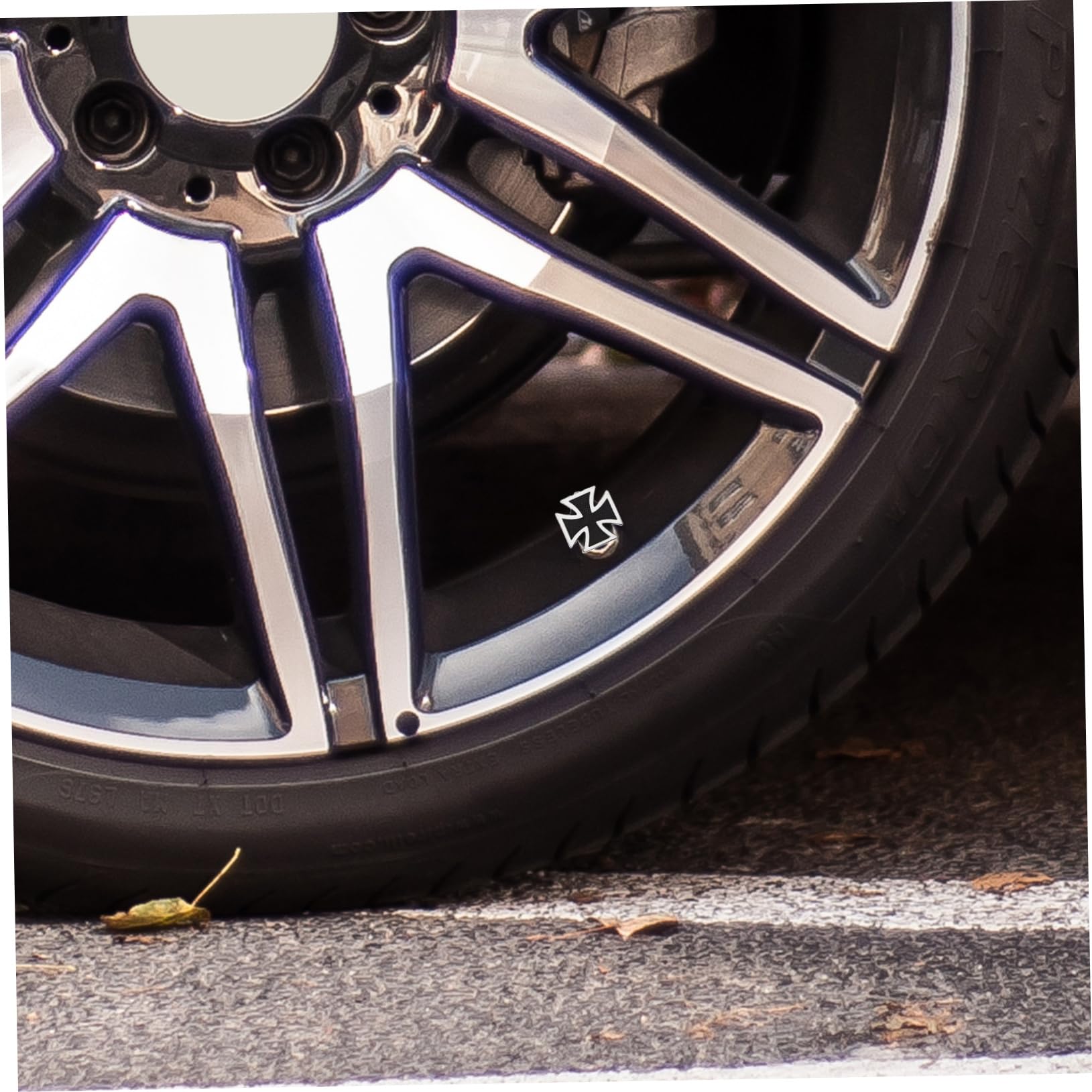 4 Tappi Valvola Pneumatici Auto A Forma Di Croce Rossa - Decorativi Universali In ABS E Rame, Proteggono Dalla Polvere, Per Auto, Bici, Camion
