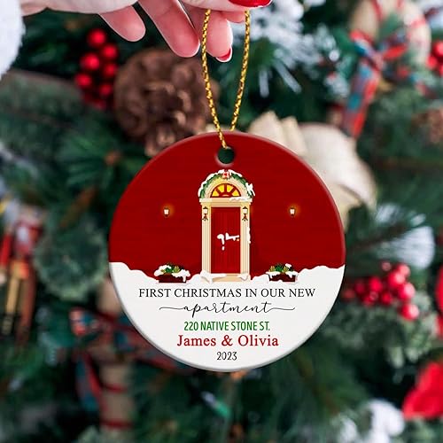Vista 28 de Adorno de cerámica personalizado para la primera Navidad en nuestro nuevo hogar 2025, regalo de recuerdo de casa para parejas de recién casados