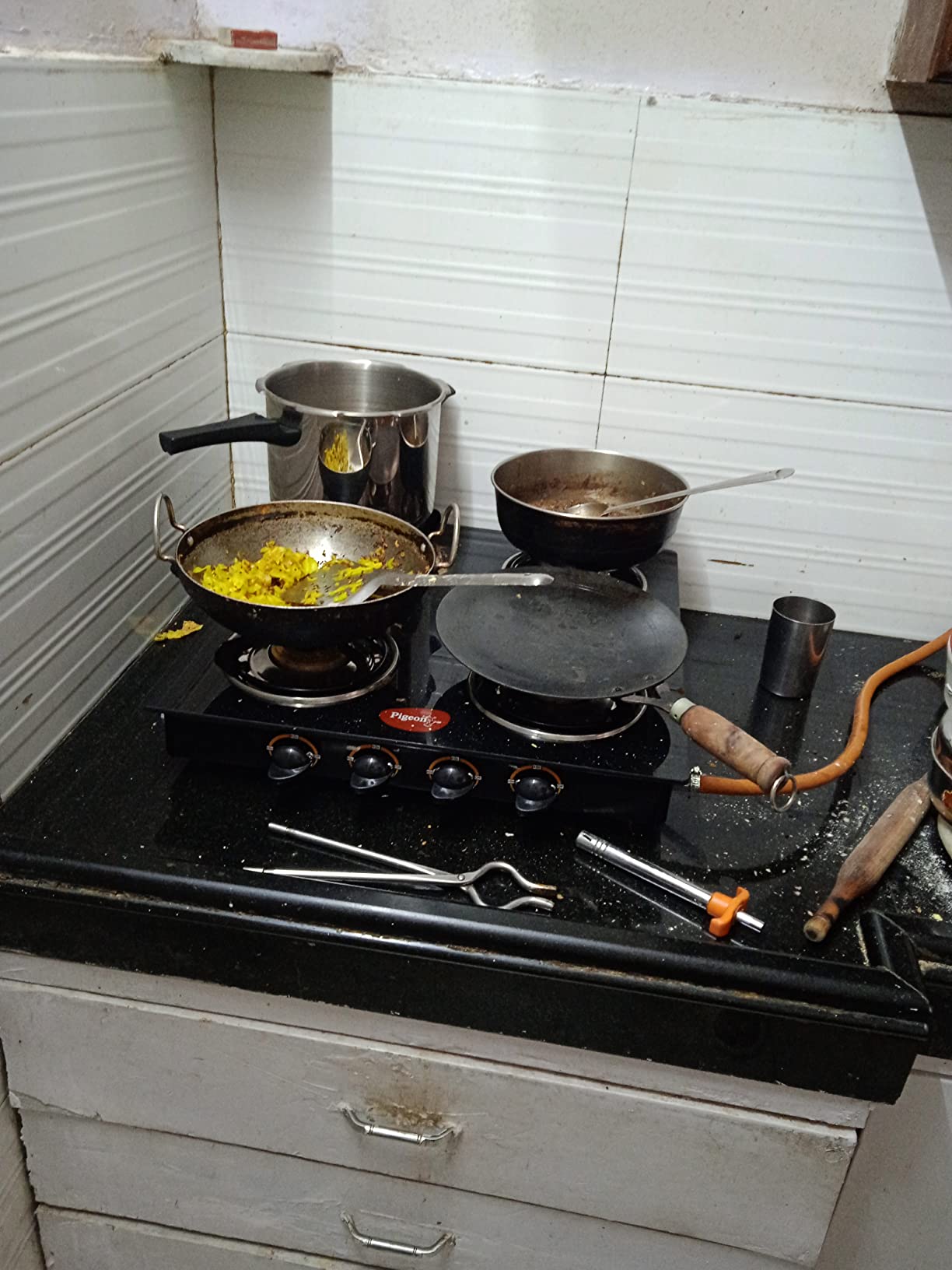 Pigeon 4 Burner Glass Cooktop with hose pipe Stainless Steel