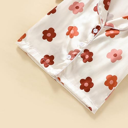 Vista 4 de Qiylii Pijama de seda floral para niñas de 1 a 6 años, de manga corta, con botones, pantalones cortos de verano, 2 piezas, flores, satén, conjunto