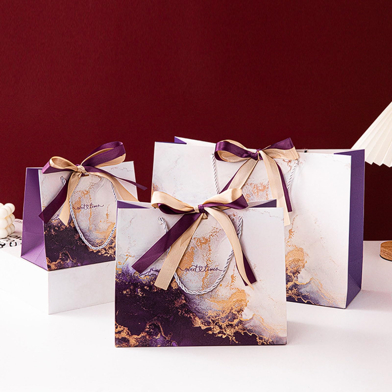 Paquete de 30 bolsas moradas y doradas, papel dorado primera calidad con cinta dos tonos for ropa, joyas recuerdos