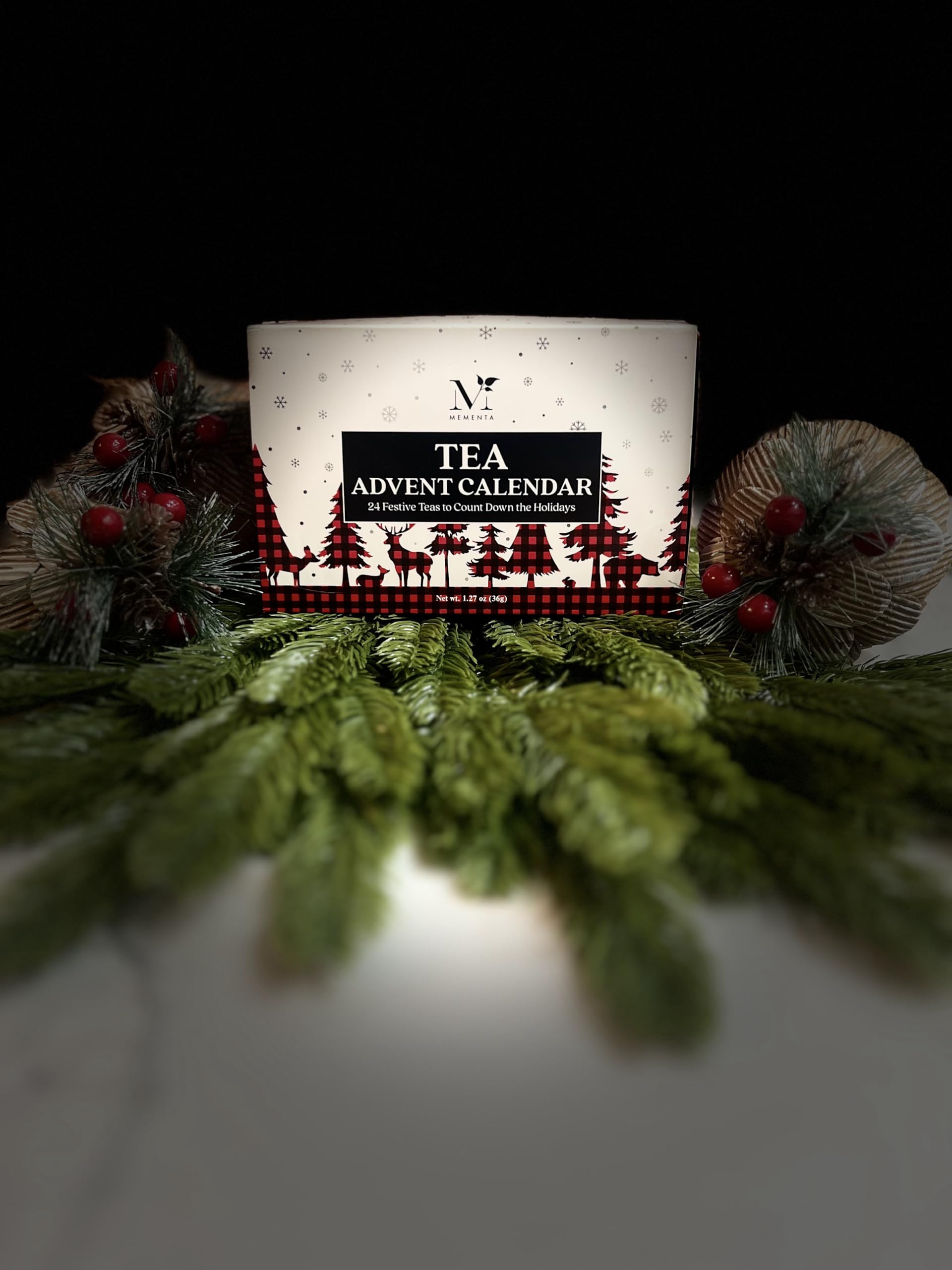 Mementa Inc - Calendario dell'Avvento 2025 Confezione regalo | 24 bustine di tè confezionate singolarmente - Confezione regalo per le vacanze | Calendario dell'Avvento di Natale 2025 per adulti