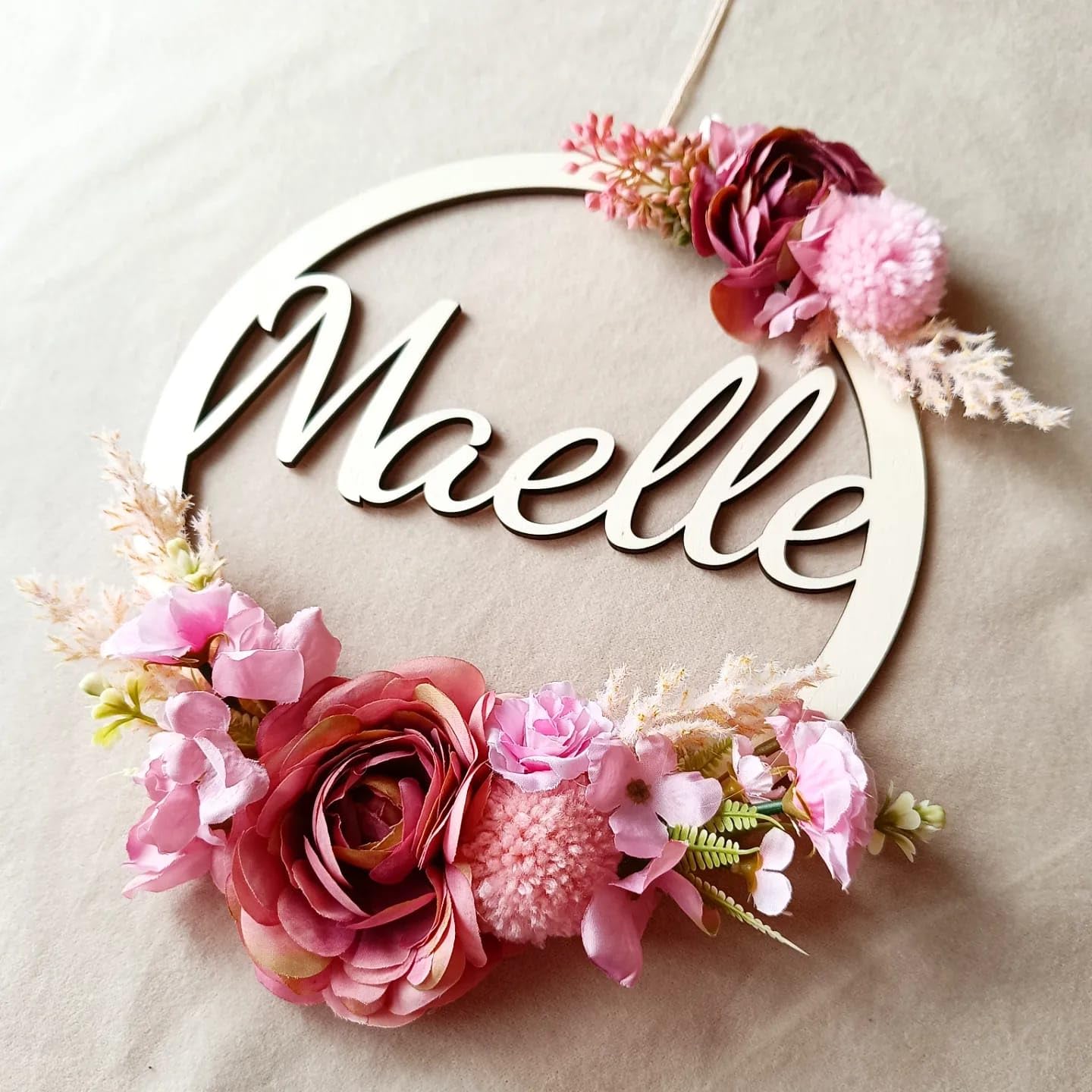 Fiocco Nascita Bimba, Idea Regalo Personalizzato Nascita Bimbo, Decorazione in Legno Artigianale con Fiori per cameretta, Regalo neonata Battesimo, fuoriporta e Regalo Nascita, Ghirlanda Comunione