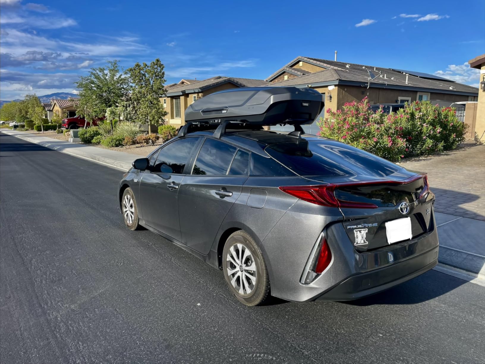 Thule roof box hatch clearance guide for Motion 3 fitment