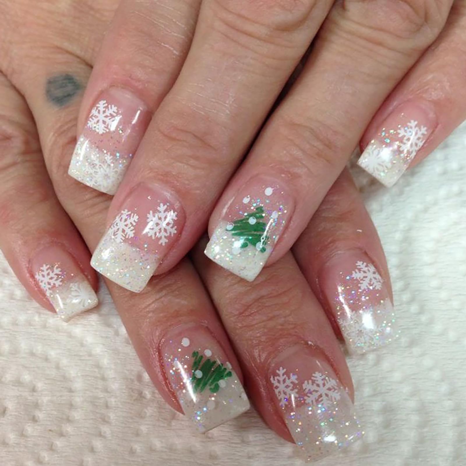 Christmas Press on Nails Medium Square MABKJLF White French Tip Fake Nails Winter False Nails with Designs Snowflake Christmas Tree Glossy Glue on