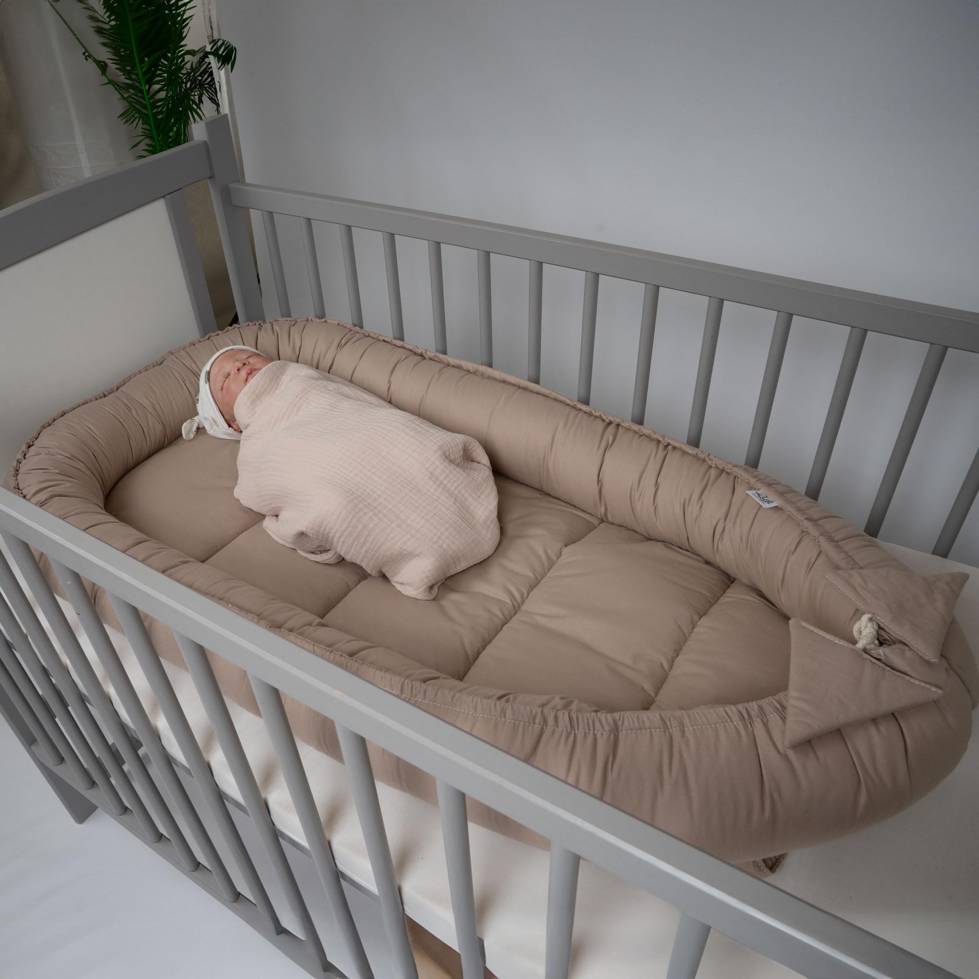 PaLulli 120x60 cm Babynest Babynestchen XXL Babykokon 2seitig 100% Baumwolle Kissen Nestchen für Babybett Reisebett für Baby und Säugling Feathers (Braun)