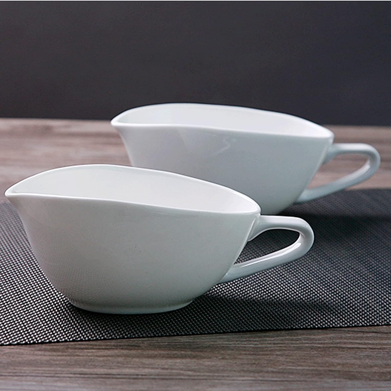 Gravy Boat Sauce Jug L-Caliber Sauce Boat Handmade Gravy Boat Suitable for Sauces Creamer Salad Dressing Sauces Durable and Versatile White