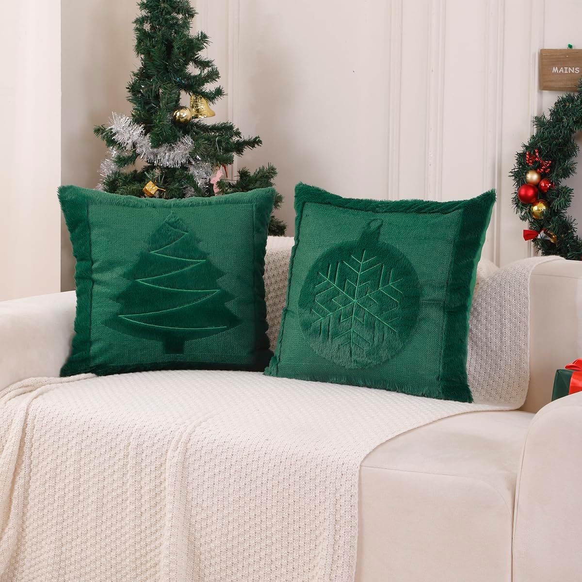 VAKADO Christmas Throw Pillow Covers 20x20 Set of 2 ，Winter Christmas Decoration Outdoor Green Tree,Snow Flake Decorative Home Decor for Couch Festival Bed Sofa Bedroom Living Room Office