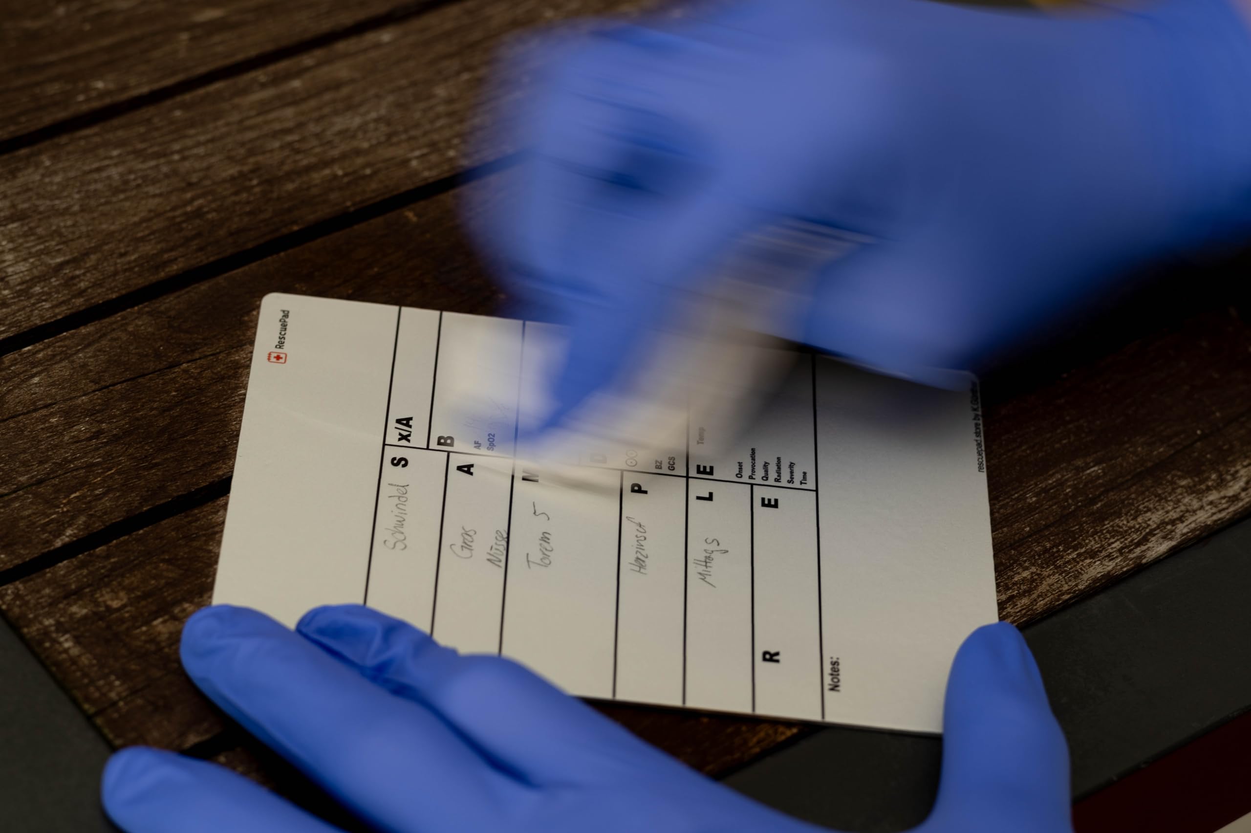 Marker Notepad für medizinische Dokumentation mit Non-Permanent Markern, XABCDE/SAMPLER-Schema, Wasserfest