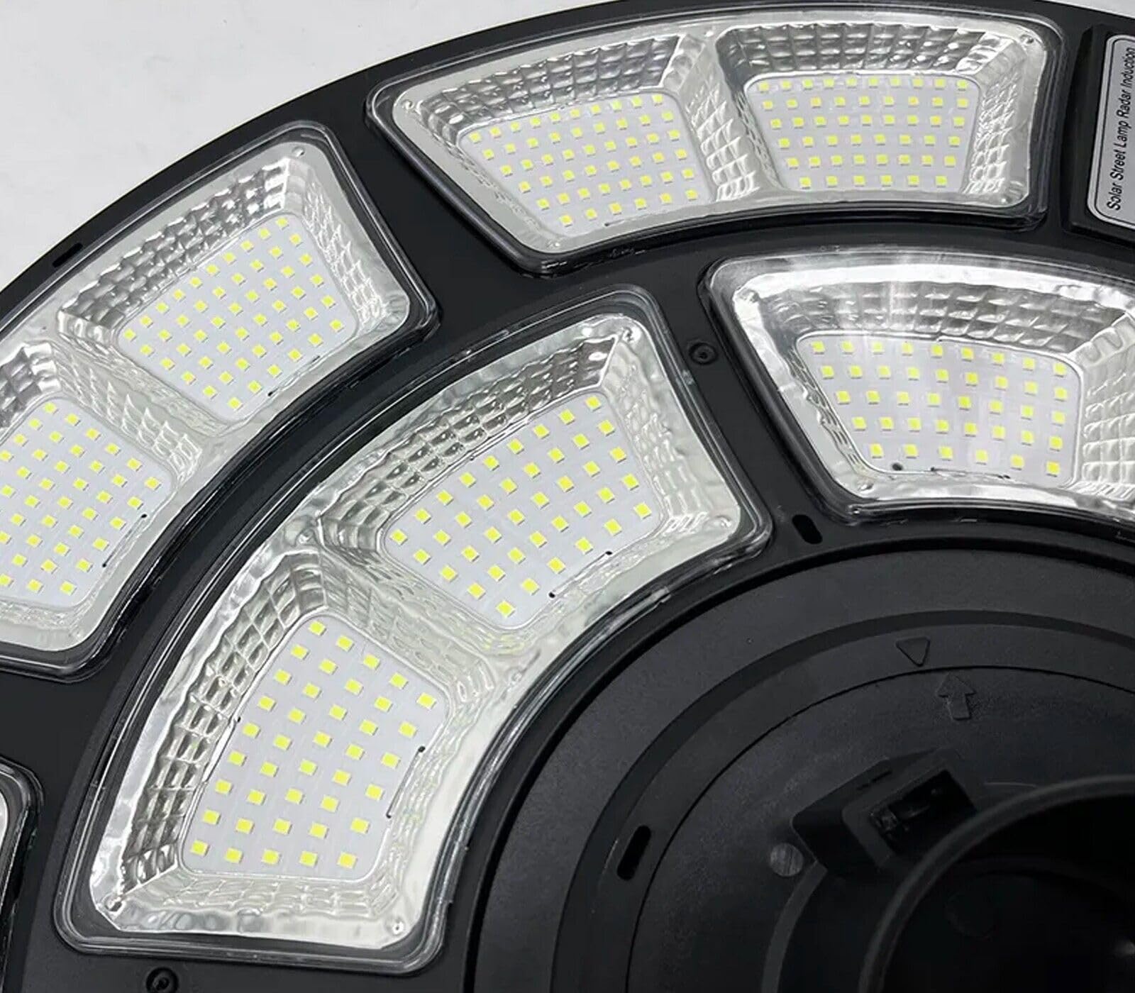 DE ROSA SHOP Lampione Solare Led Esterno, Lampione da Giardino 1200 Watt forma Ufo con Telecomando, Sensore di Movimento e Crepuscolare, Luce Bianco Fredda, Impermeabile IP 67.