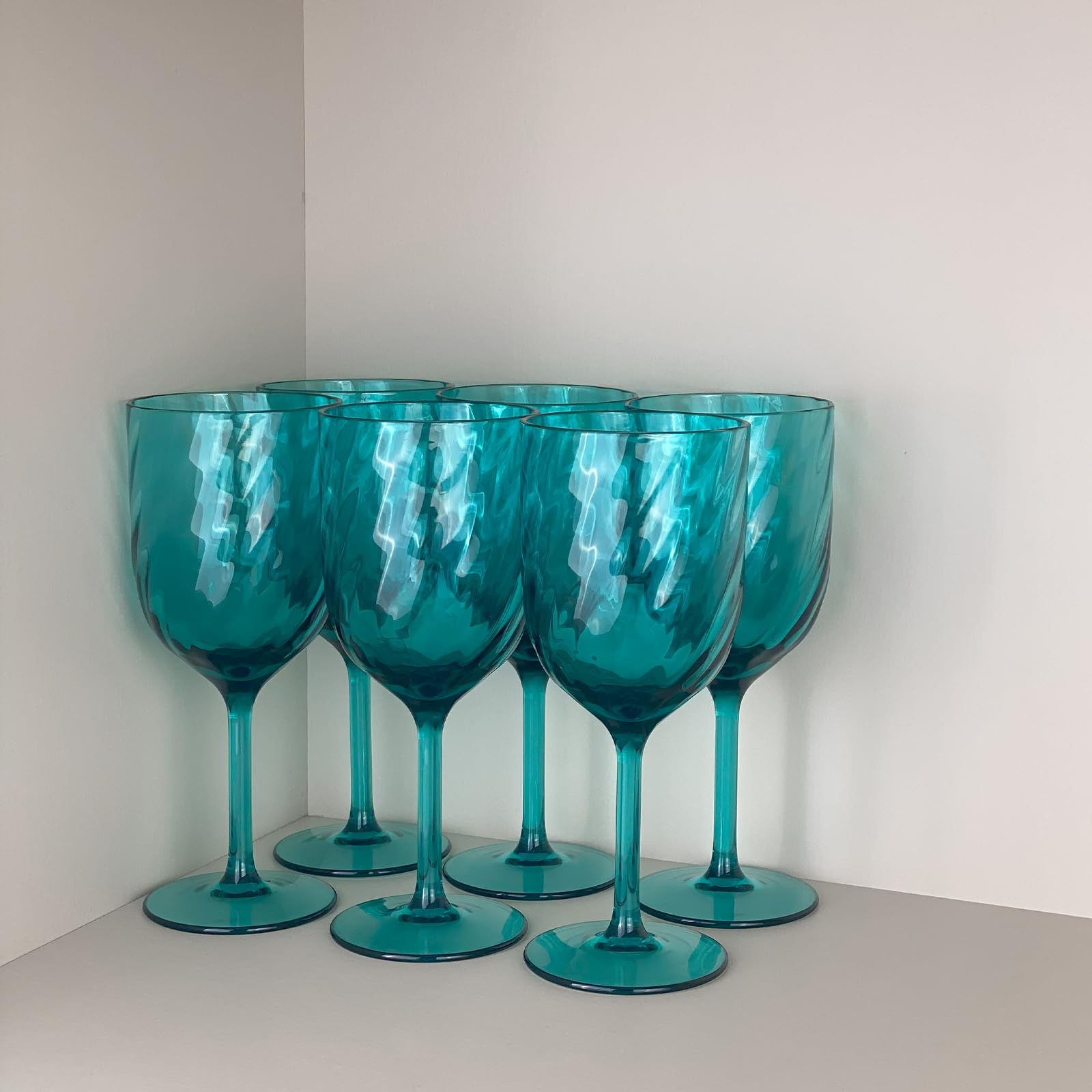 Lot de 6 verres à vin en plastique incassables en acrylique de 425 ml, réutilisables et colorés, empilables, passent au lave-vaisselle, sans BPA, parfaits pour les fêtes (cyan, 425 ml)