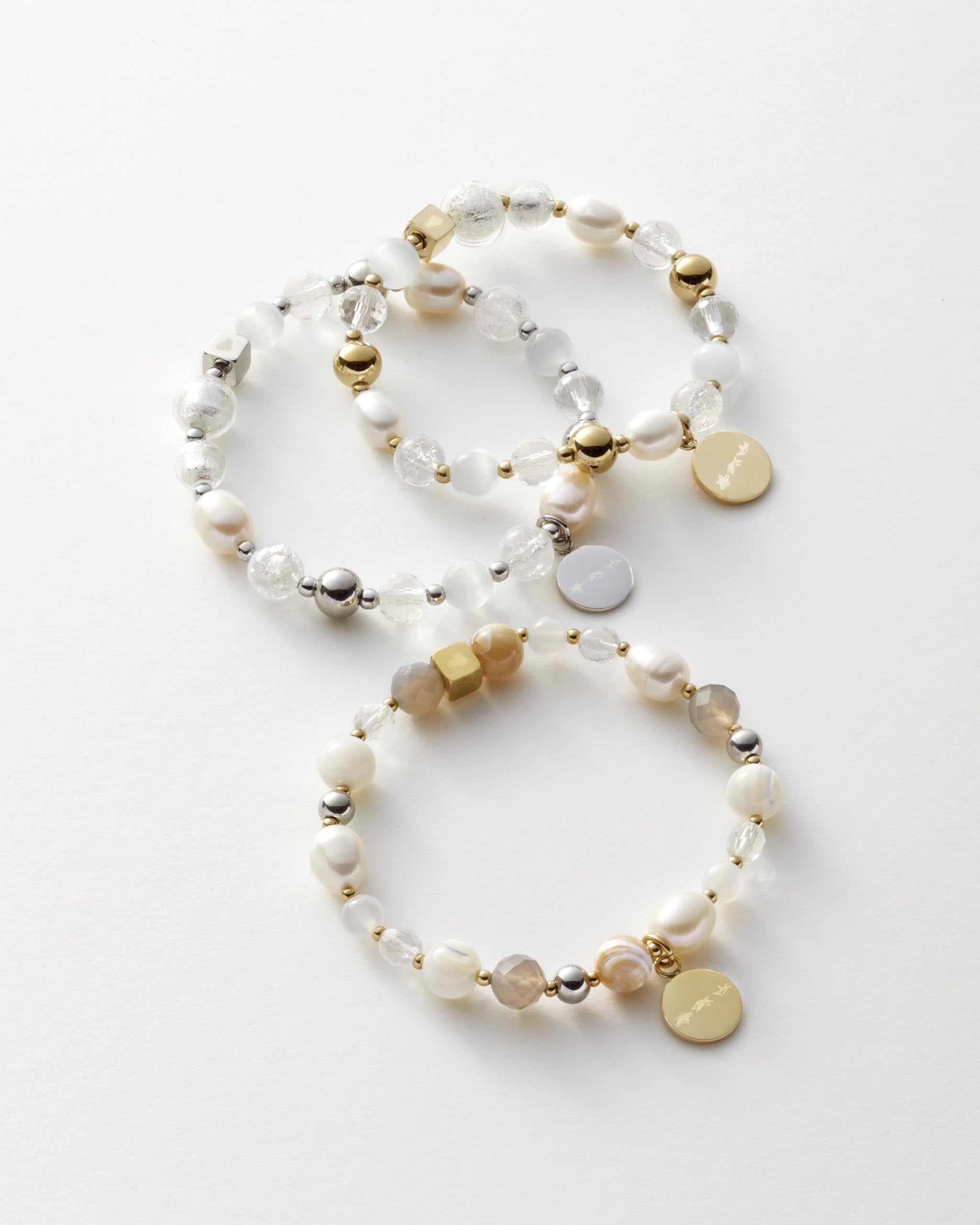 JEWELS BY LEONARDO Armband Hope • elastische Arm-Kette aus goldfarbenem Edelstahl • Perlen Arm-Schmuck mit Anhänger, Süßwaser-, Achat- und Muschel-Perlen • 20,5 cm Länge • Geschenk Damen • 022633