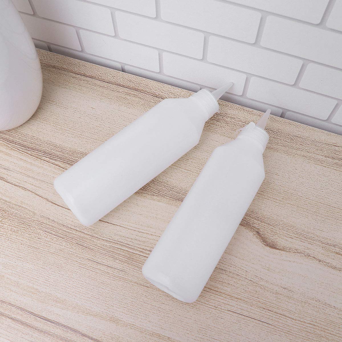 Yardwe Bottiglie di compressione plastica 2PCS 500ml con tappi a prova di perdite Dispenser ideale per colla liquida (bianco)