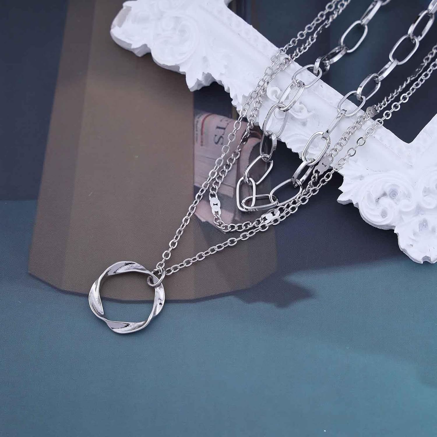 Vintage Layered Circle Pendant Necklace Matte Circle Choker Necklace Gold Eternity Circle Necklace Punk Paperclip Chain Necklace Jewelry for Women - Image 4