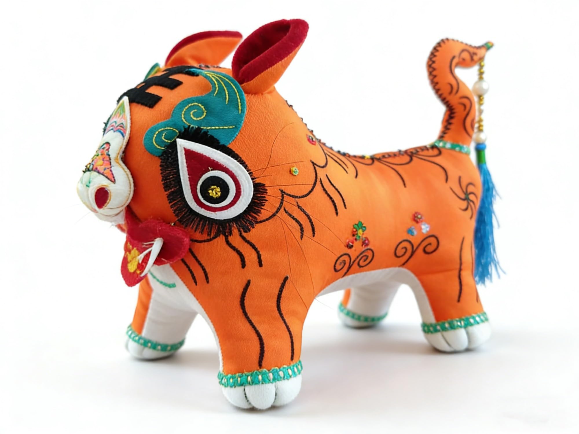 Poupée Tigre en tissu brodé orange 20 cm pour égayer votre décoration de fête de salon
