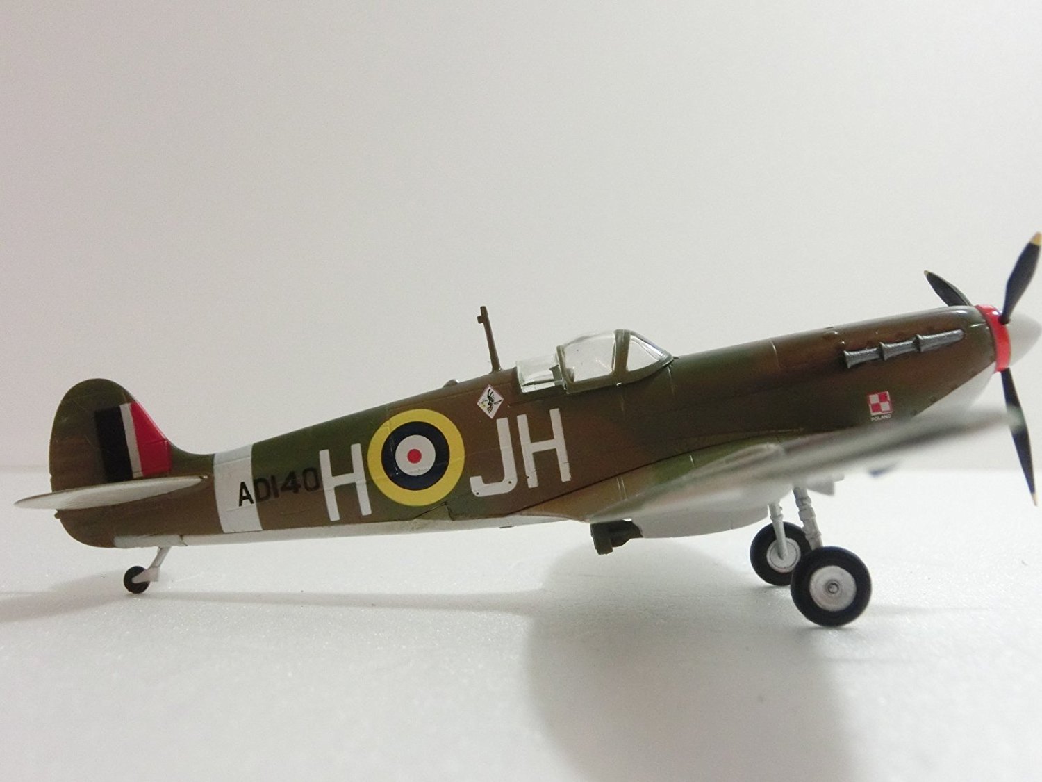Amazon | 1/72 完成品 37213 スーパーマリン スピットファイア Mk.Vb