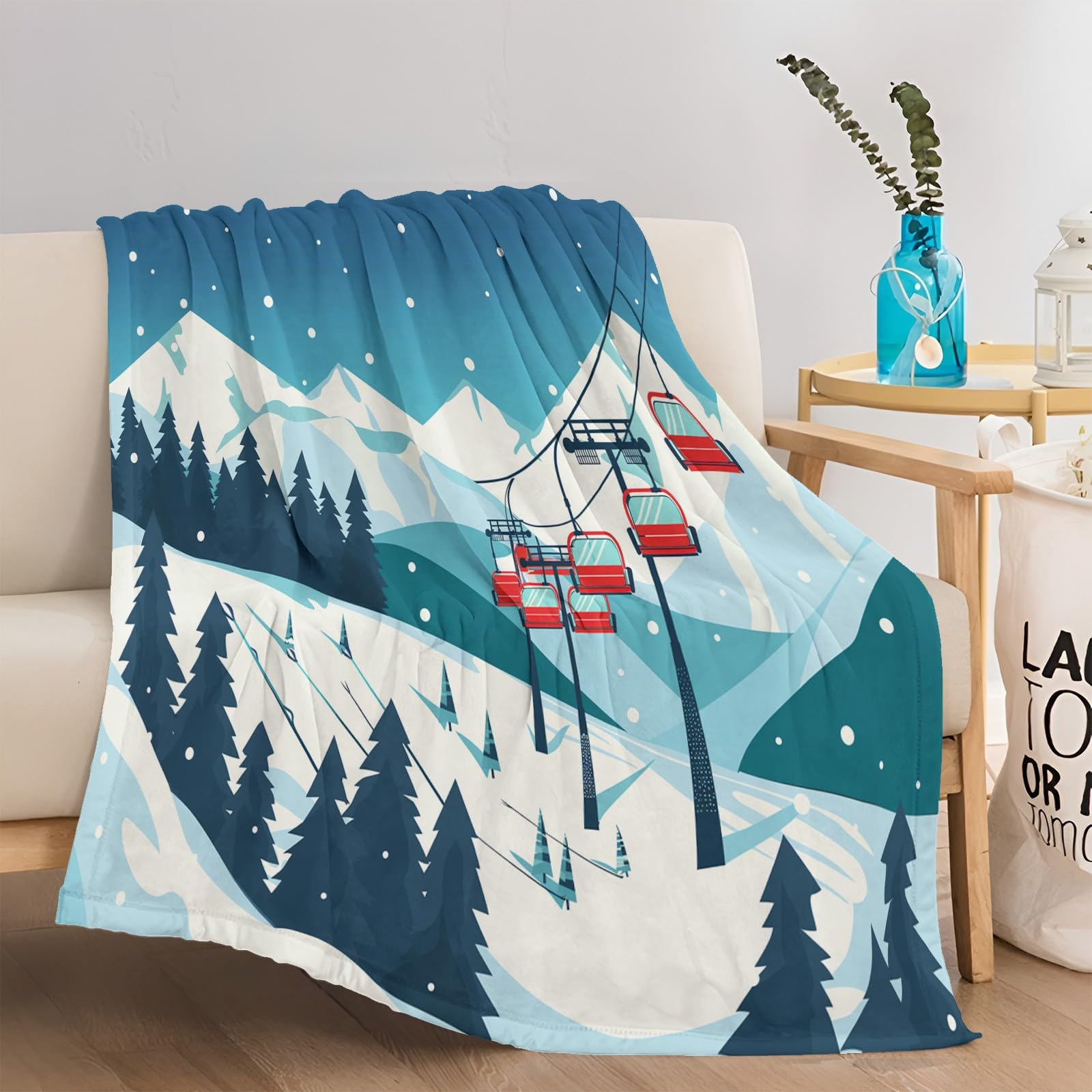 Couverture Polaire 150x200 cm Montagnes Enneigées Pins Téléphérique Moelleuse Couverture Polaire Flanelle, Jeté de Canapé Couverture Chaude et Douce en Peluche Plaid Polaire