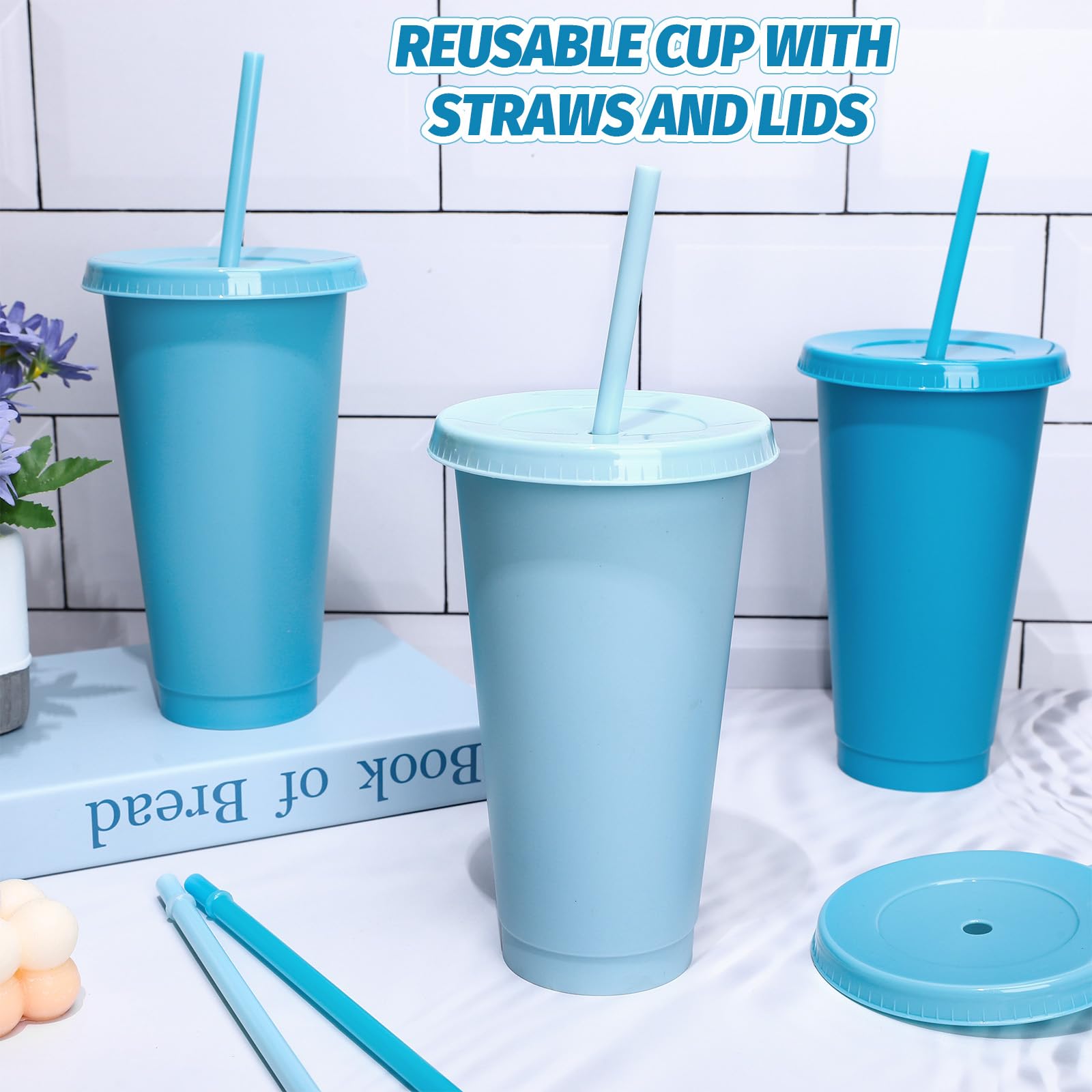 Whaline Lot de 12 gobelets en plastique réutilisables avec couvercles plats avec couvercles plats – Gobelets de voyage réutilisables pour café glacé, boissons, boissons – 3 couleurs – Accessoires de