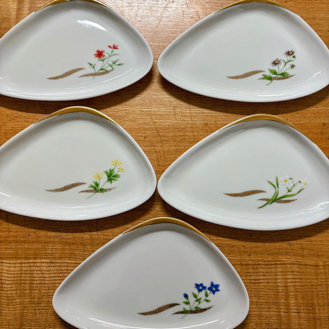 Amazon.co.jp: たち吉 五草花 花絵変わり 銘々皿 貝殻型皿 焼物皿 中皿