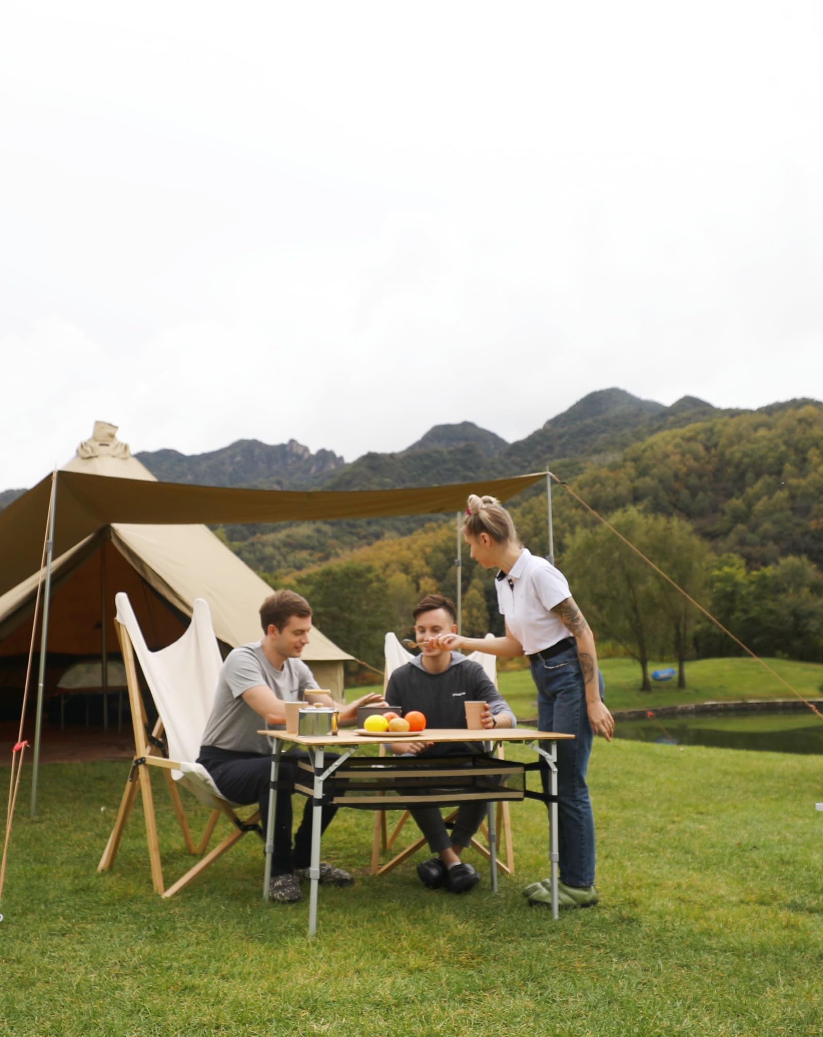 KingCamp Campingtisch Bambus Klappbar Höhenverstellbar 45/52/65 cm bis 80kg | Klapptisch Faltbar Stabil Kompakt Tragbar Robuster Alu-rahmen für Camping Picknick Garten Balkon 100x65cm mit Klappnetz