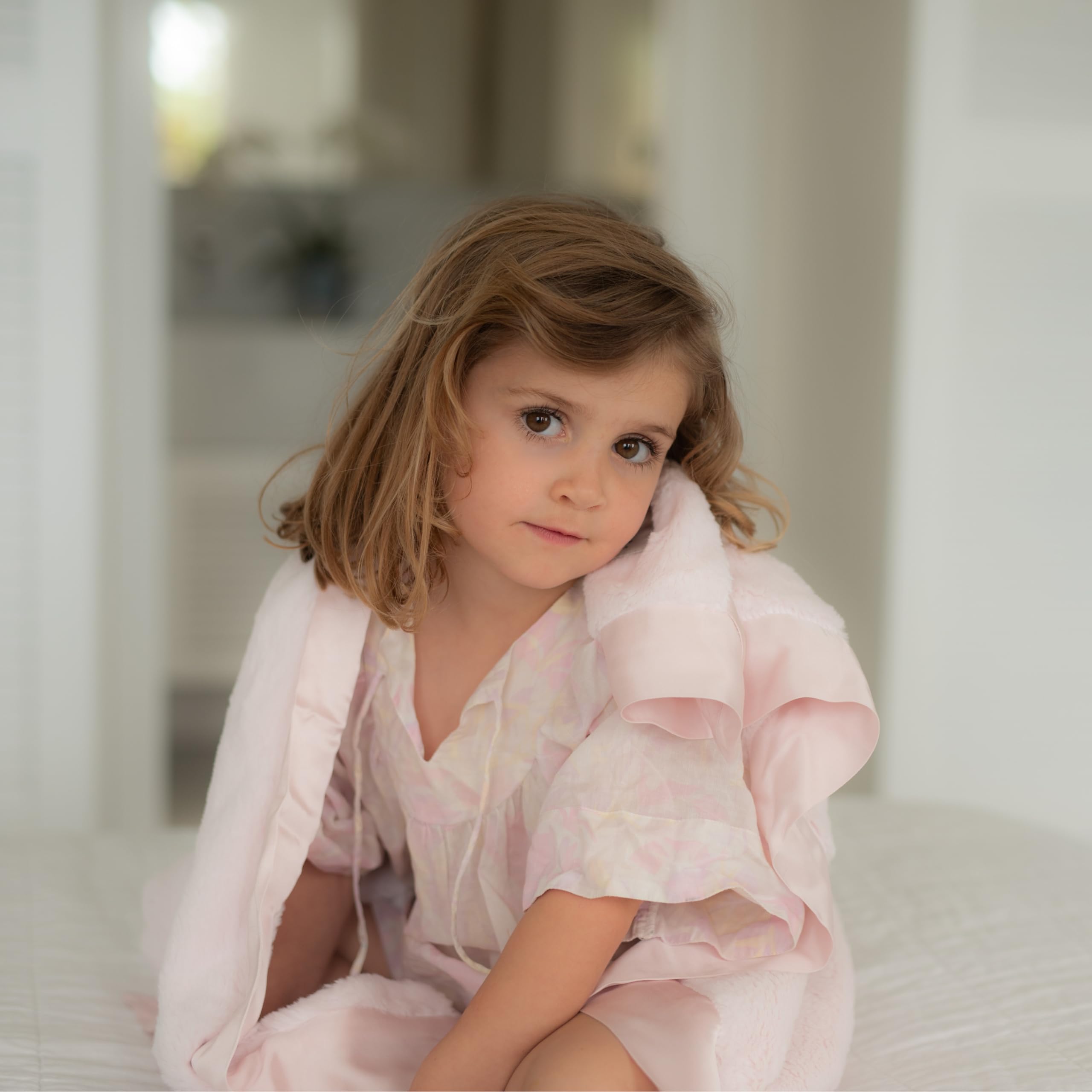 Lussuosa coperta morbida con finiture in raso in sacchetto regalo di raso, coperta per carrozzina, accessori essenziali per neonati e regali per bambini, 74 cm x 89 cm (29" x 35