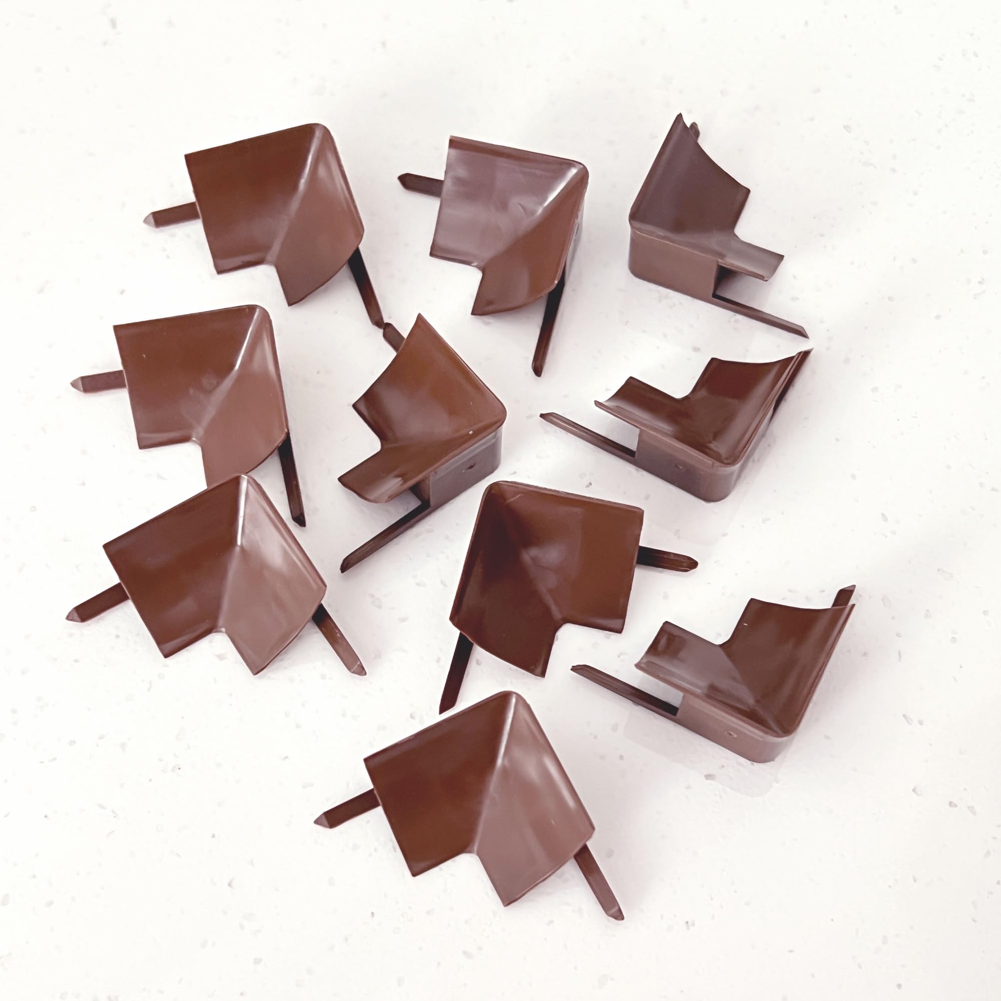 Esquinas interiores InstaTrim marrón oscuro de 1,27 cm en pack de 10 piezas para pintar