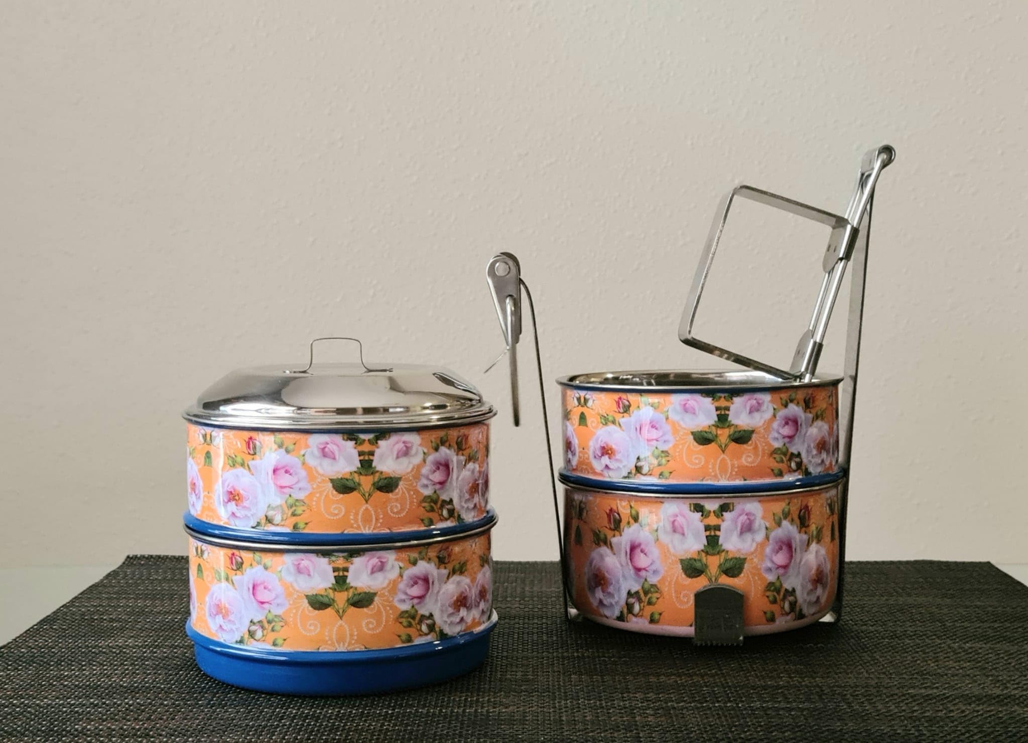 Tiffin cilíndrico de 4 niveles con estampado floral 100% acero inoxidable con bolsa térmica | Tiffin.es