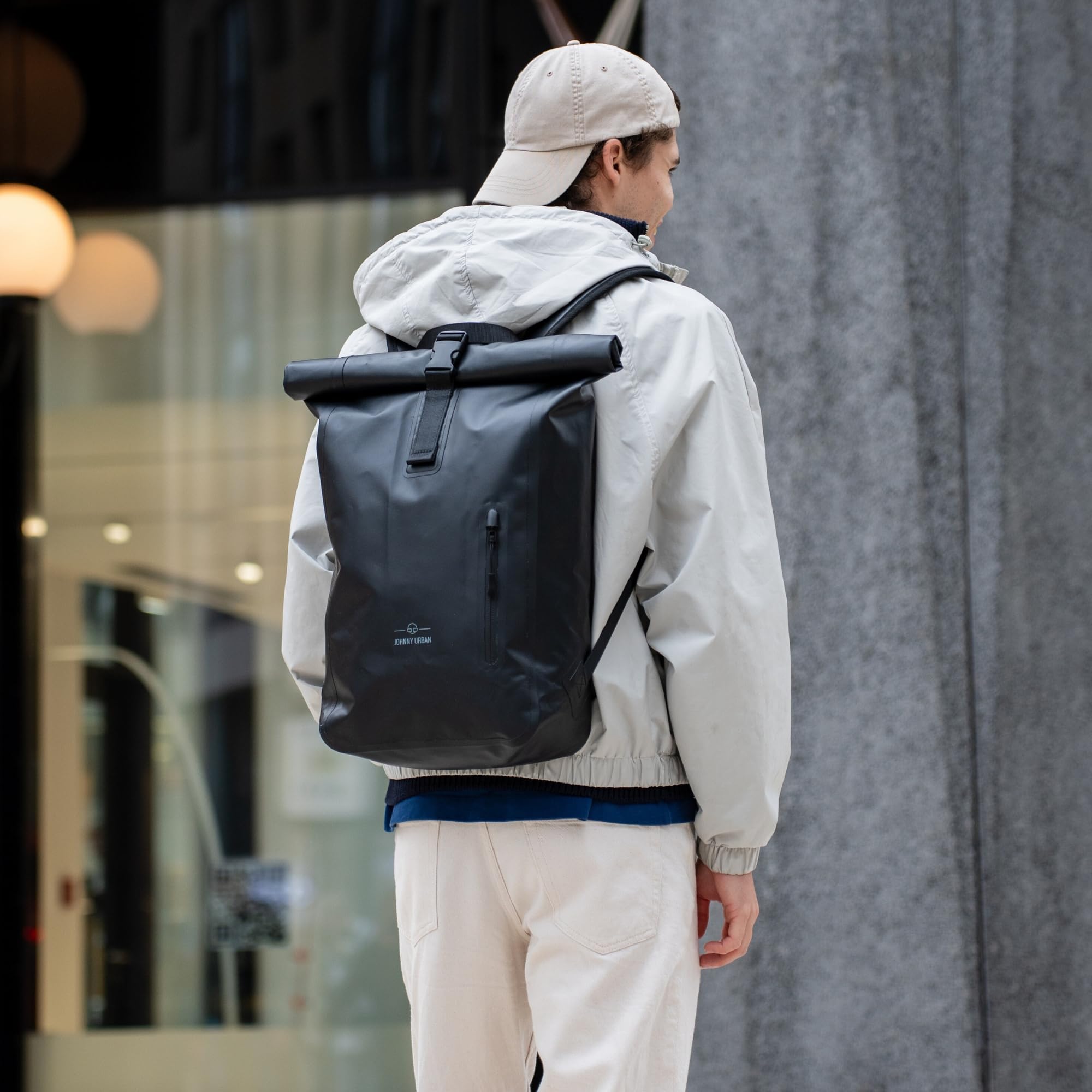 Johnny Urban Rucksack Wasserdicht Damen & Herren - Conor - Wasserdichter Rolltop Fahrradrucksack - Wasserfester Roll Top Backpack für Uni Fahrrad Büro - Mit Laptop Fach