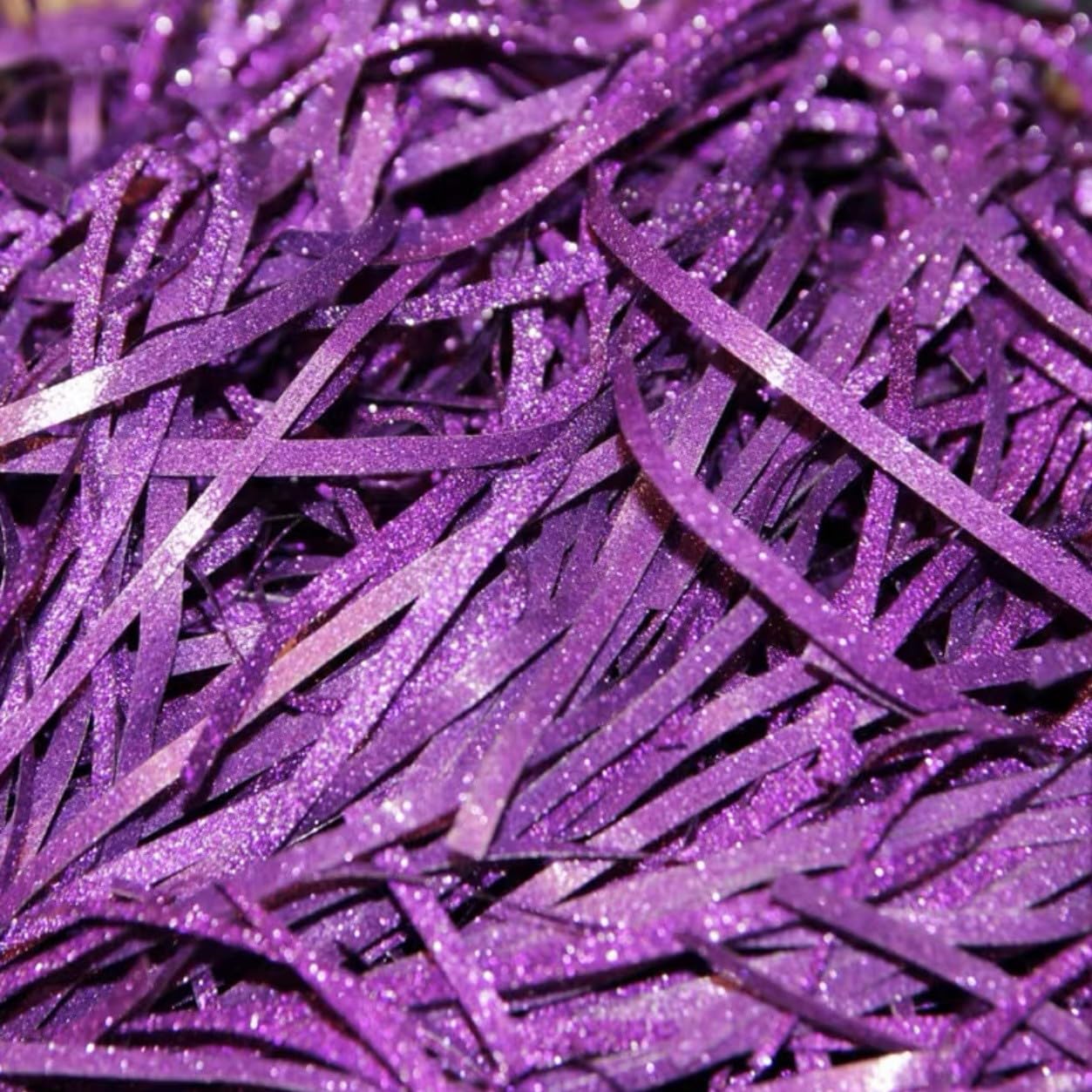 Raphia de calage violet brillant pour décoration de panier cadeau