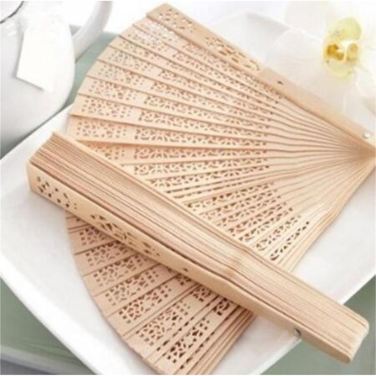 Sandalwood Scented Folding Hollow Wooden Fans Hand Held Fans Decorative Folding Fans para Mujeres Festival Club Fiesta Baile