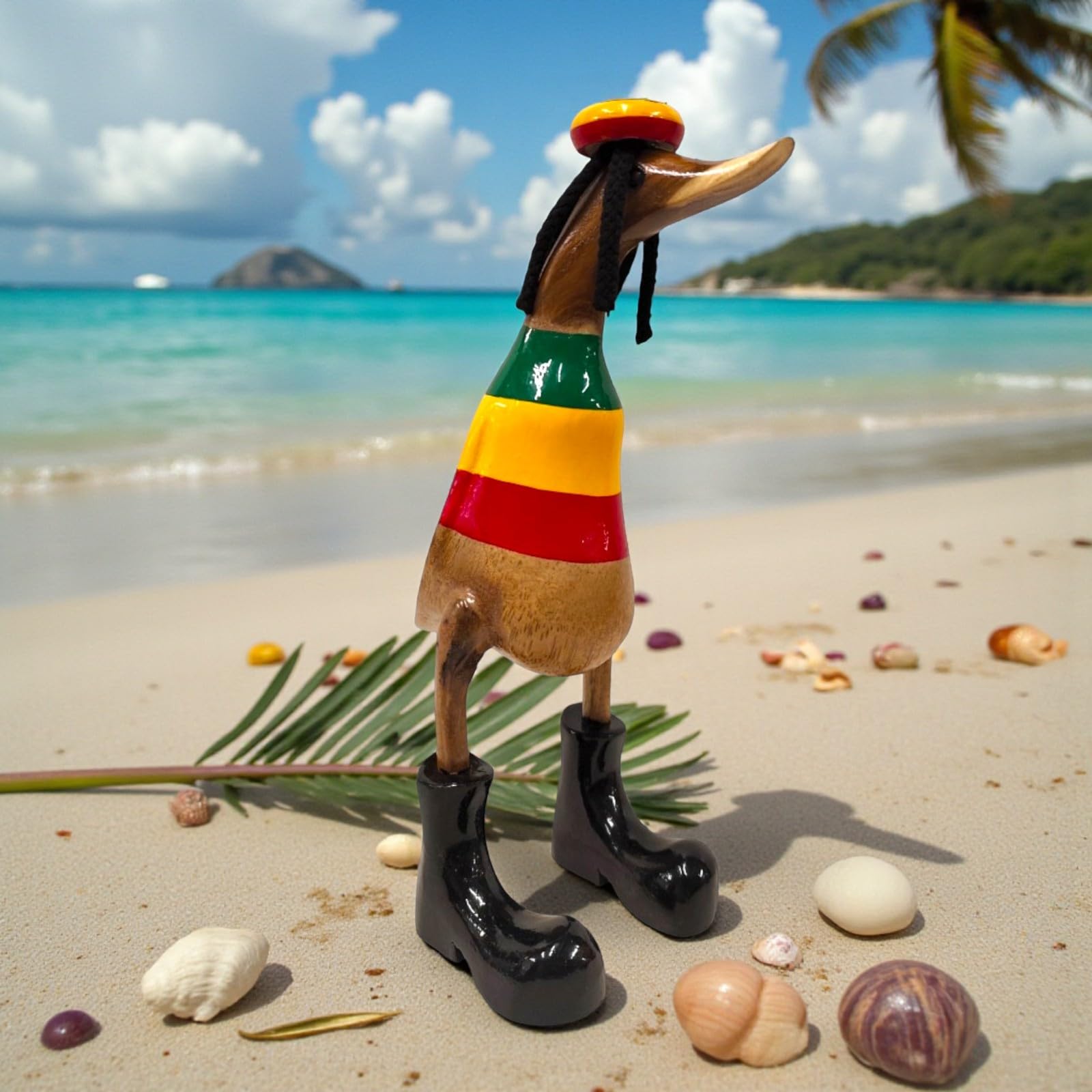Kinaree Rasta Deko Ente aus Bambus – Handgeschnitzt mit Mütze & Dreadlocks – Originelle Holzfigur – Massivholz Dekoration – Jamaika Stil – ca. 27 cm – Unikat