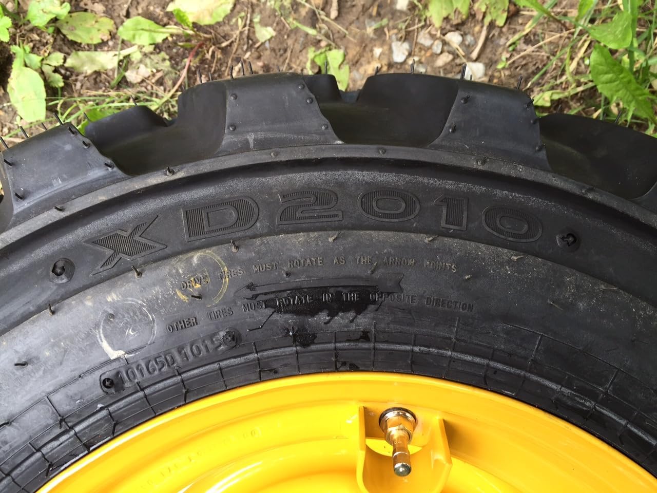 (1) Galaxy Tires HD 10-16.5 XD2010 Skid Steer Tire on Wheel/Rim (8 lug) for New Holland-10PLY -10X16.5 (Left side mount)