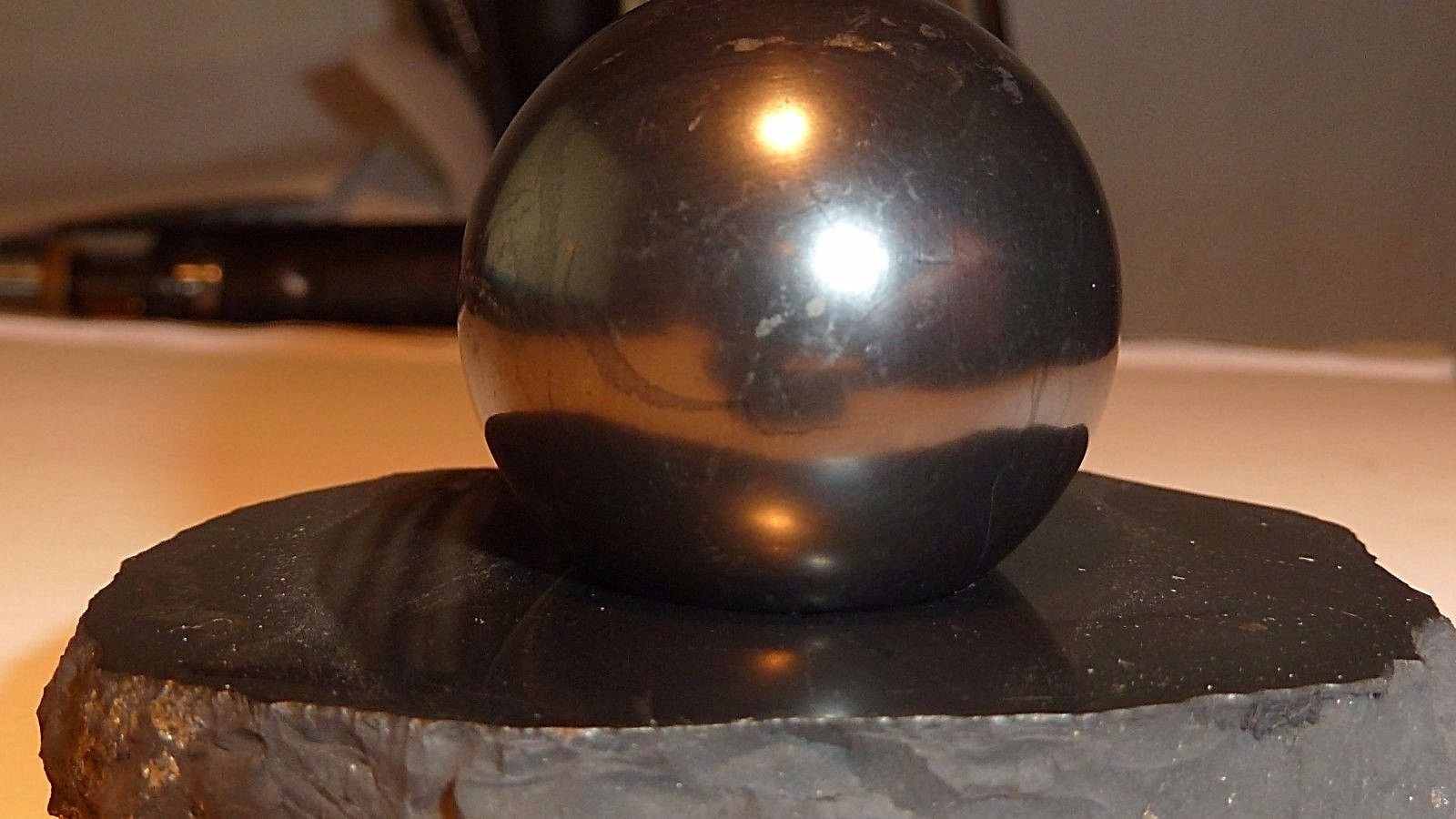 Boviswert Shungite Ball 3 cm Diameter on Shungite Base Polished Certificate