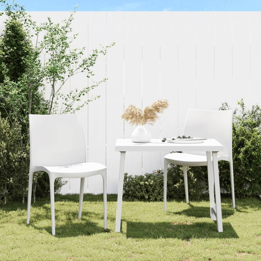 Chaises de jardin en polypropylène blanc pour aménager un balcon cosy