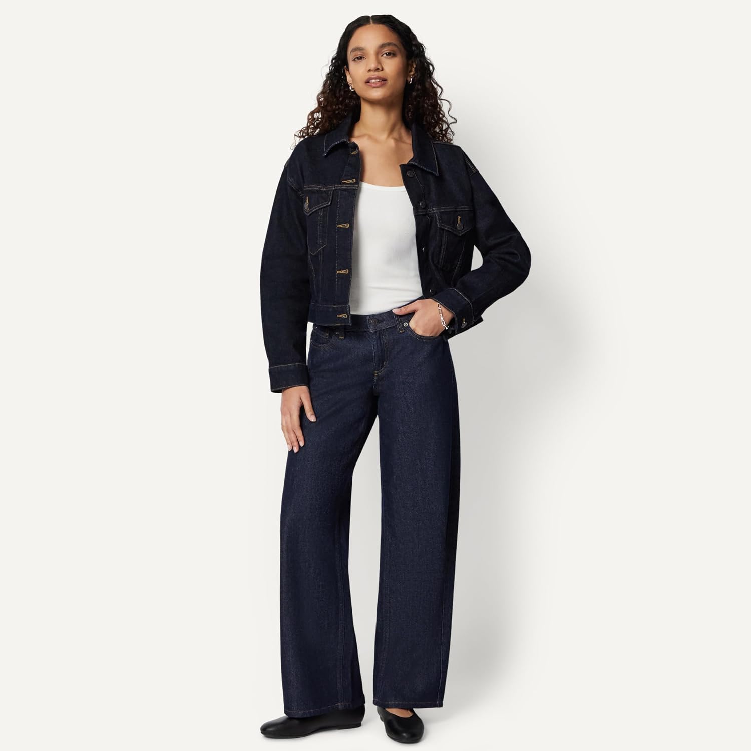 Amazon Essentials Women's Low Stretch Relaxed-Fit Cropped Denim Jacket