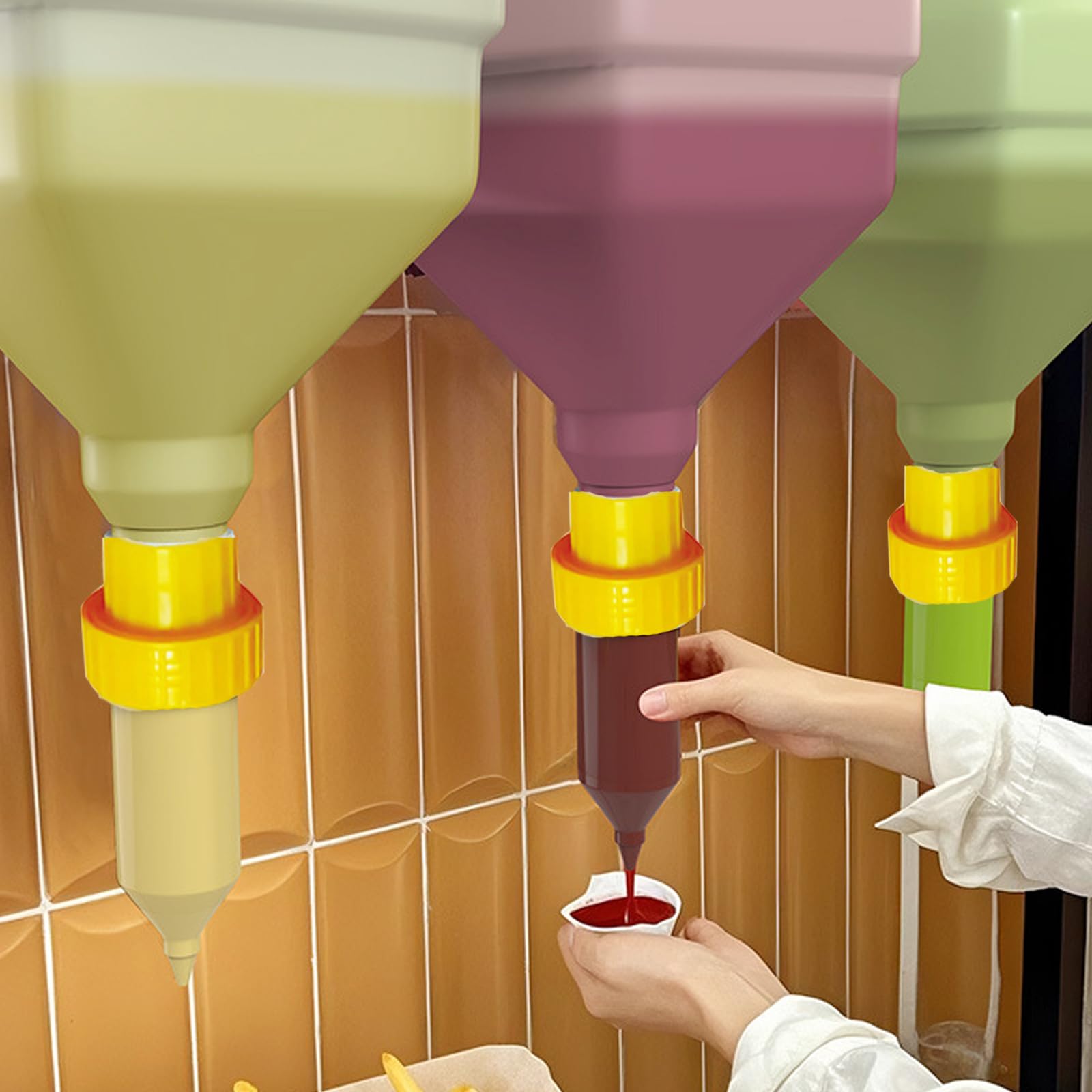 Bouteille à Épices à Suspendre, Recipient Sauce Presser Les Bouteilles de 5.5L, Bouteille Sauce Rechargeable Distributeur de Ketchup Anti-Fuite pour Restaurants Sauces d'assaisonnement Vinaigrette
