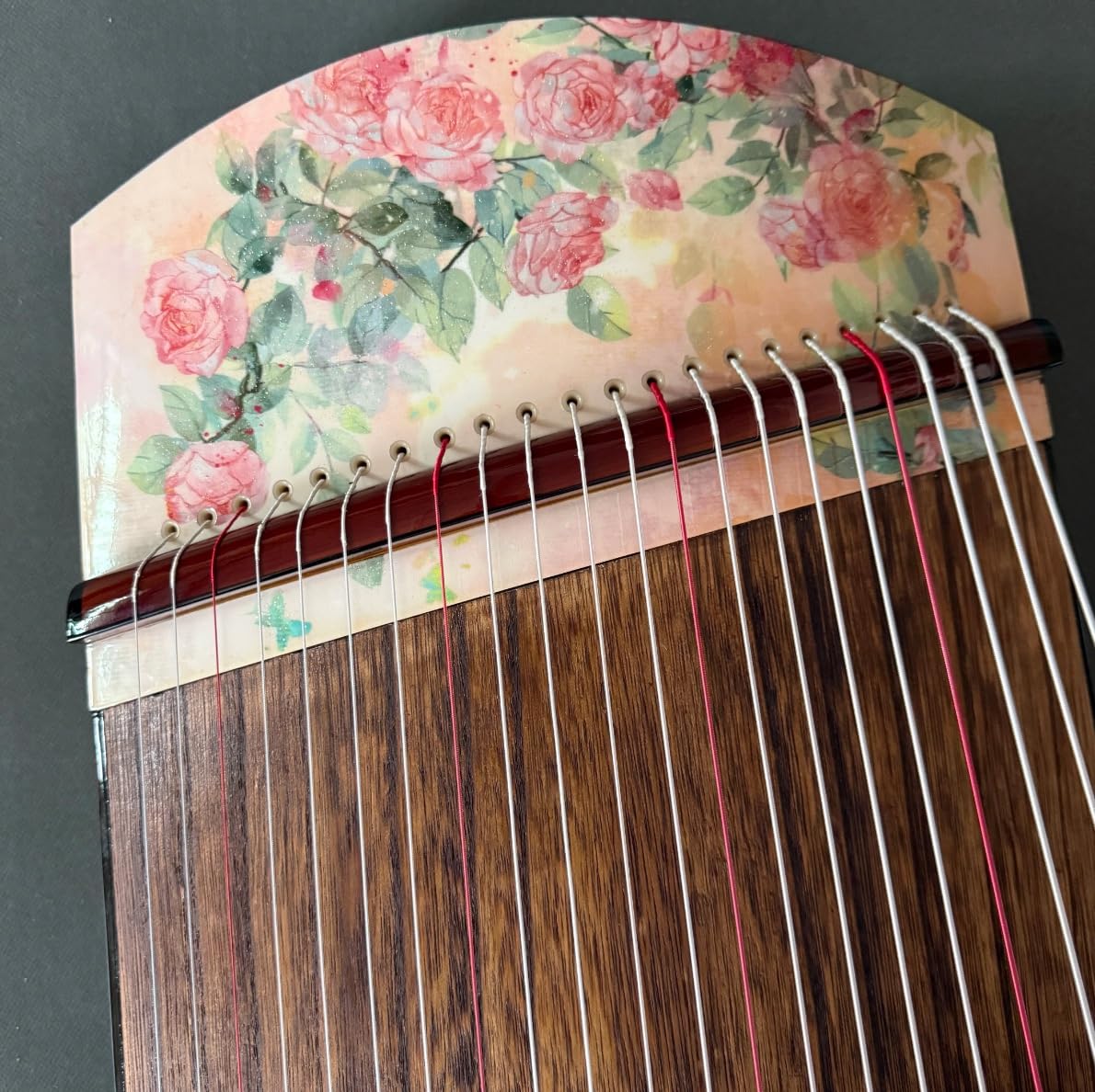 Guzheng 135 cm 21 Saiten Zither Rosenmuster Klavierbackfarbe Prozess Chinesische Saiteninstrumente