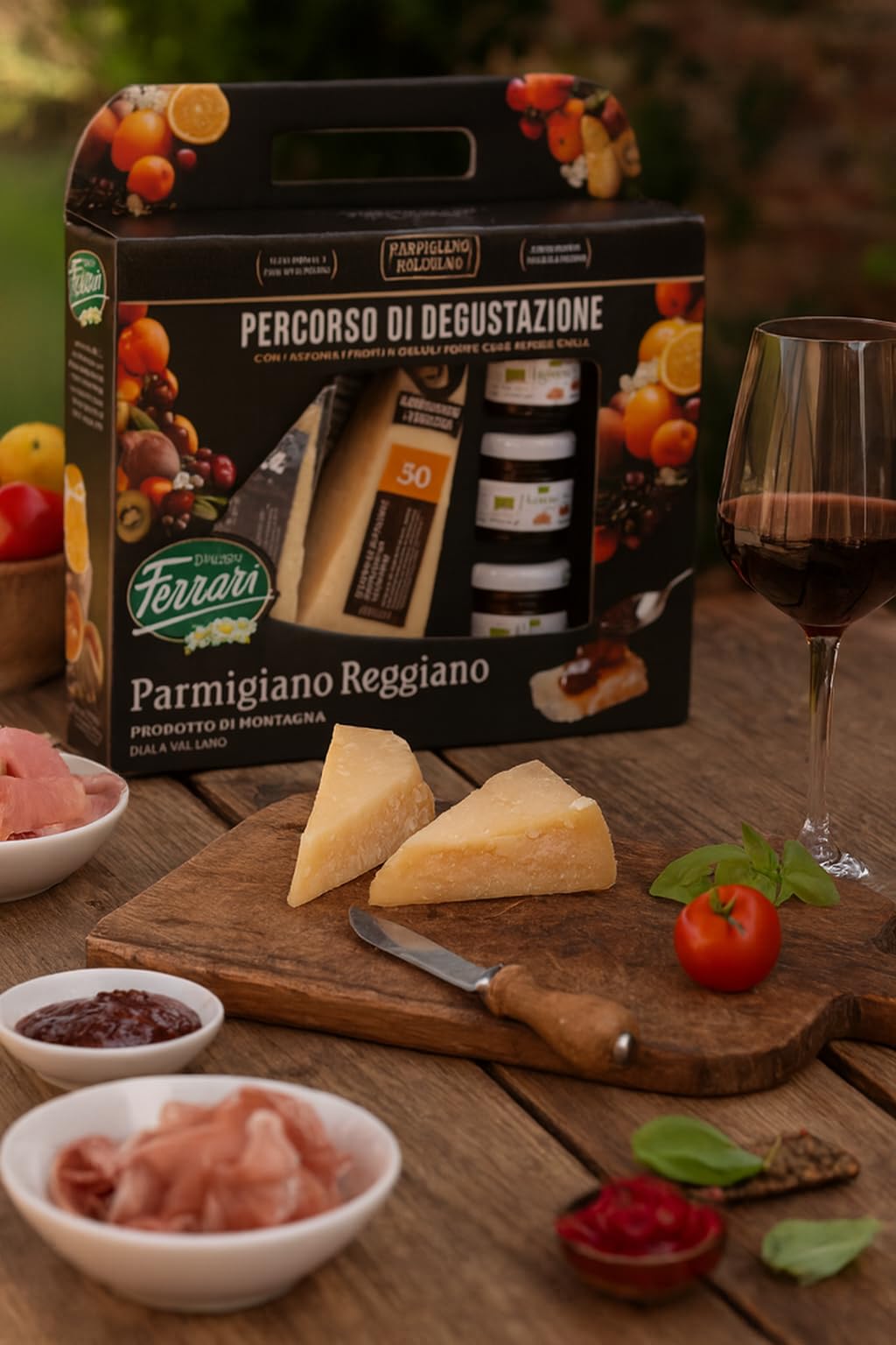 Confezione con Formaggi Italiani Stagionati 24 e 30 Mesi e 3 Vasetti di Frutta per Degustazioni Gourmet, Taglieri Raffinati e Regali Gastronomici di Alta Qualità