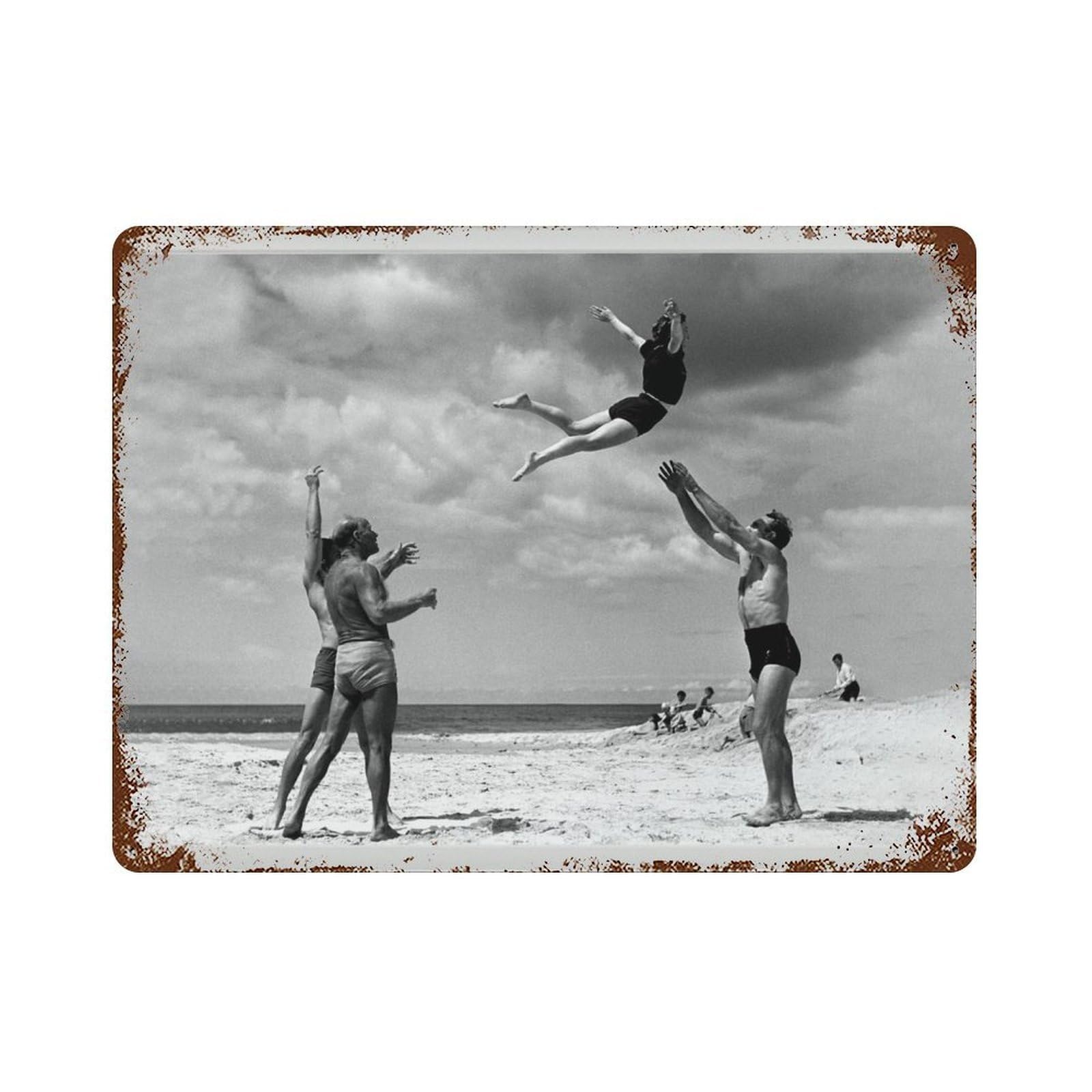 xiaoxiaoshen Vintage Black And White Beach Photography ， Coastal Wall Decor Art Metal Tin Poster Modern Home Decor Art Home Bar Shop Decorations Vintage Sign 30x40cm