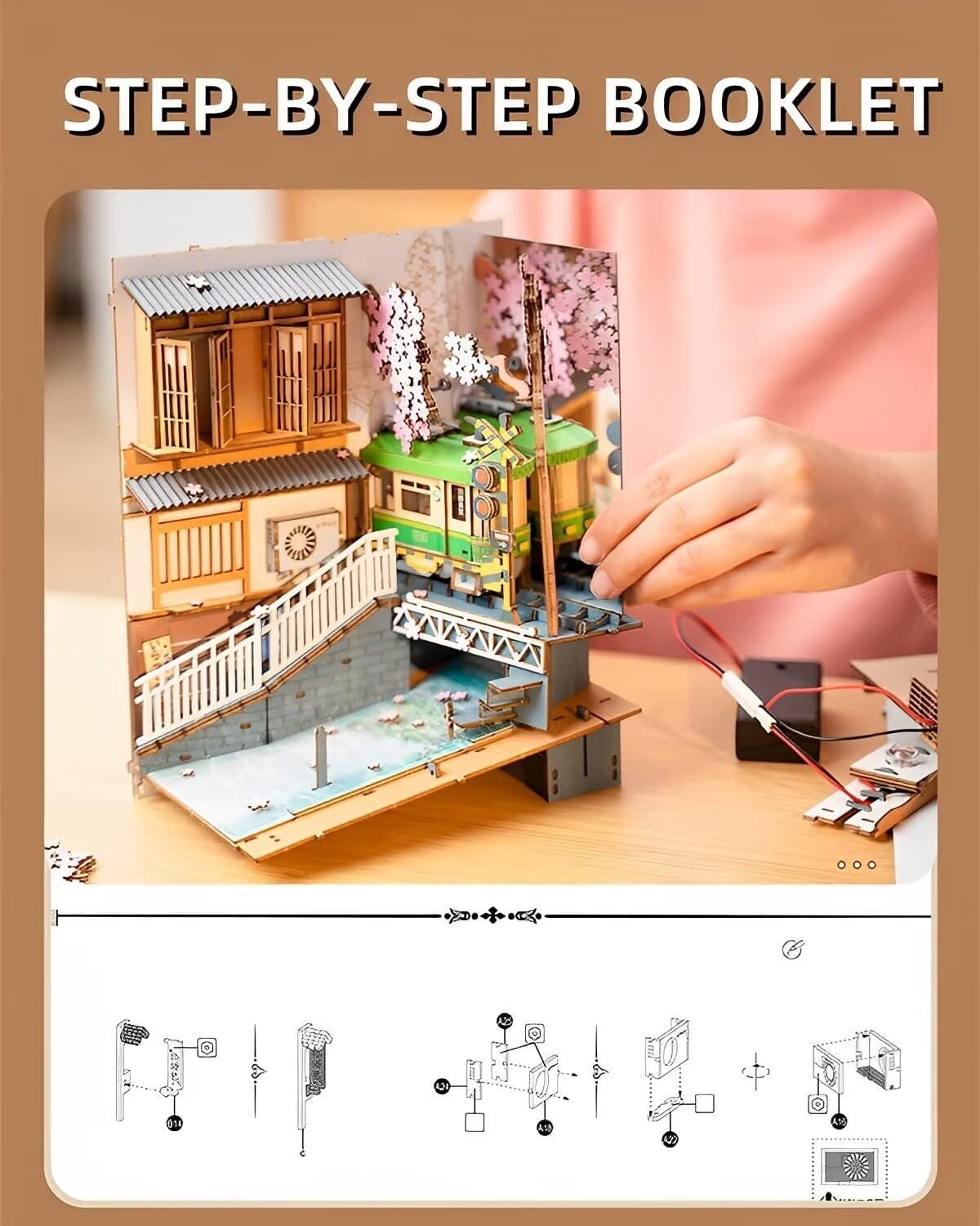 Rolife Sakura Densya Book Nook - Inserto per scaffale, kit per casa delle bambole fai da te, decorazione per la stanza delle bambole, per adolescenti, ragazze, ragazzi e donne (TGB01)