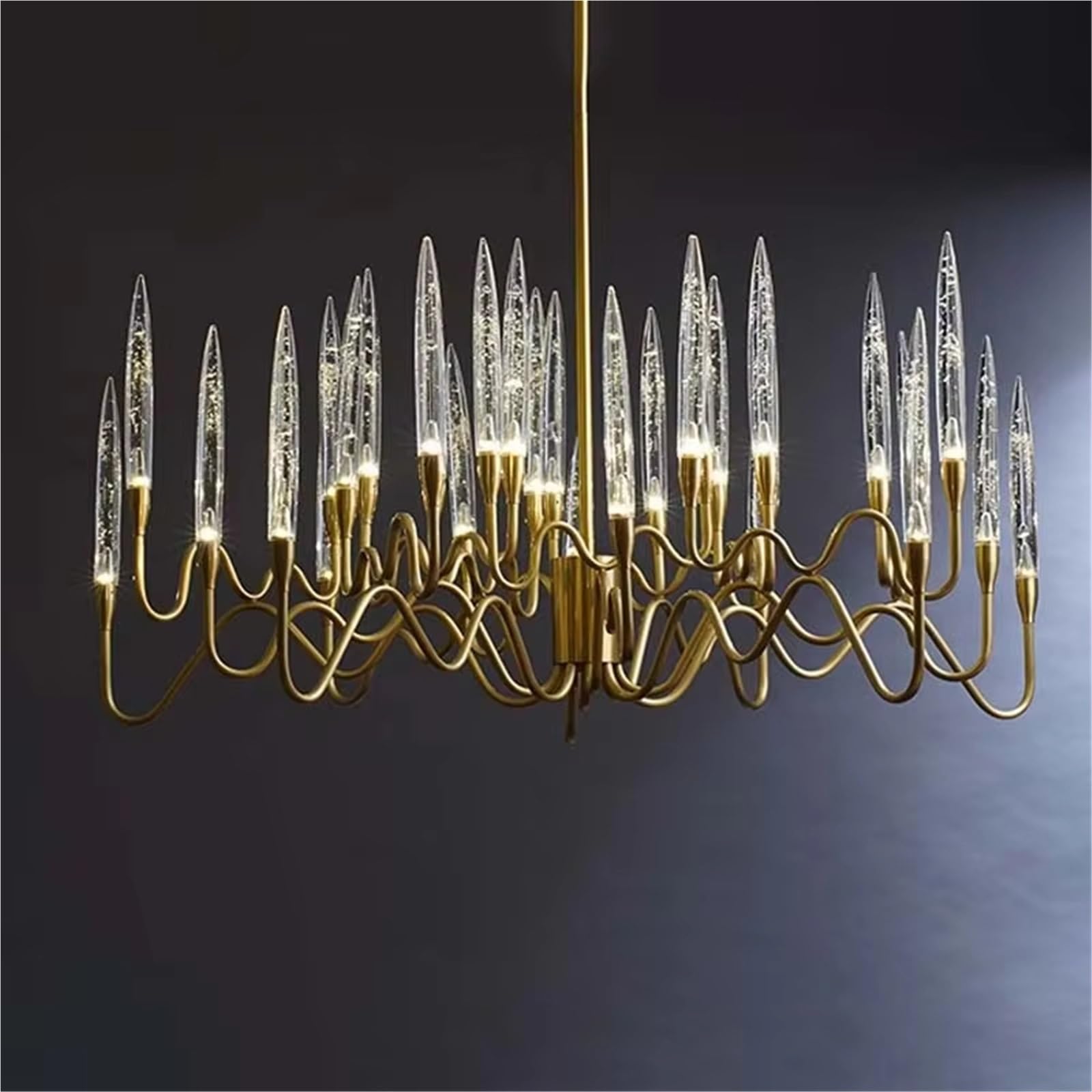 Lustre élégant effet bougie : la suspension LED de luxe qui réchauffe l'ambiance du salon