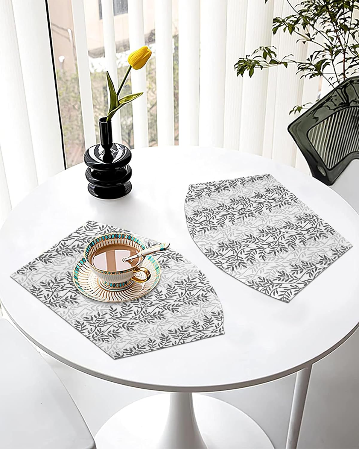 Round Table Placemats Set of 6 Modern Dlack and White Printing Art Design Wedge Shaped Placemats Non-Slip Heat Insulation Table Mats Durable Wipeable Placemats for Round Tables Party Decor