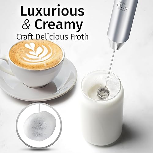 Vista 1110 de Zulay Kitchen - Espumador de leche de mano con pilas AA Duracell: batidora de bebidas resistente para café, latte, capuchino y más, color aurora