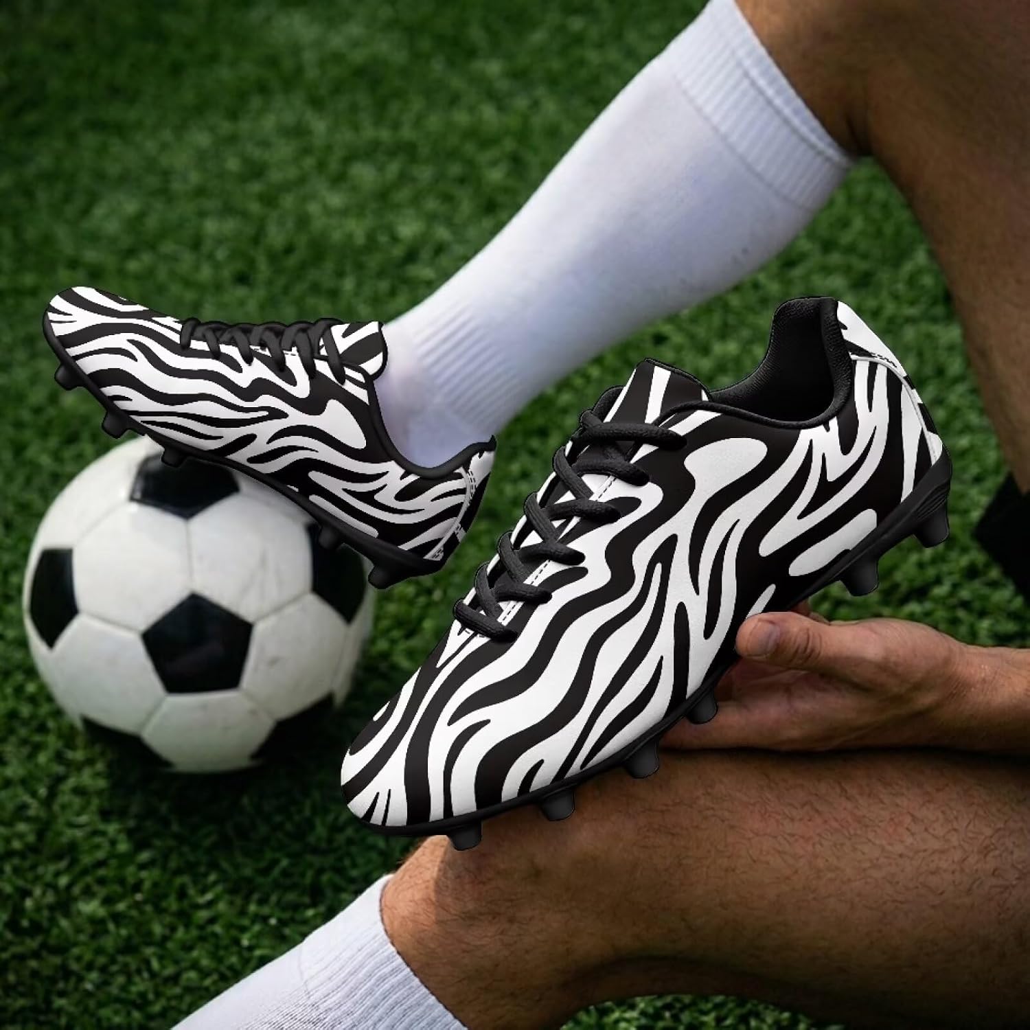 Unisex Soccer Cleats Lightweight Mens Womens Soccer Shoes Lace-Up Low Top Football Shoes