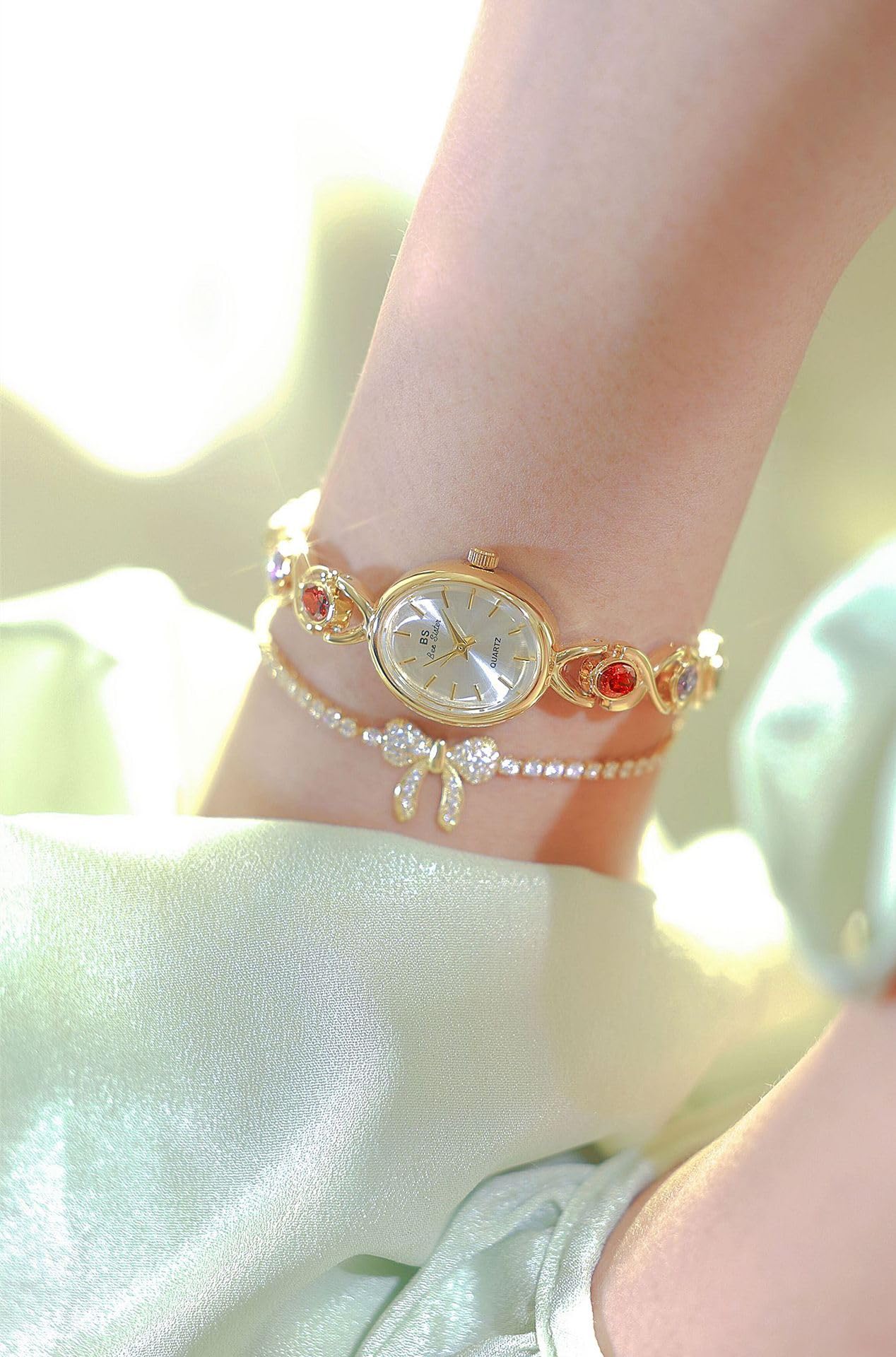 XCZAP Modische Damenuhr, exquisit, kompakt, Quarzuhr, elegant, luxuriös, silberfarben, Designer-Legierung, wasserdichtes Armband