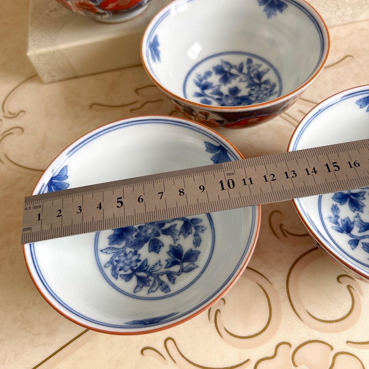 古伊万里　有田金彩上絵彩色飯茶碗蓋付き　 六客揃いと茶碗蓋無し一客 Amazon.co.jp: 有田焼 特選光峰窯 金彩古伊万里 茶碗揃 5客