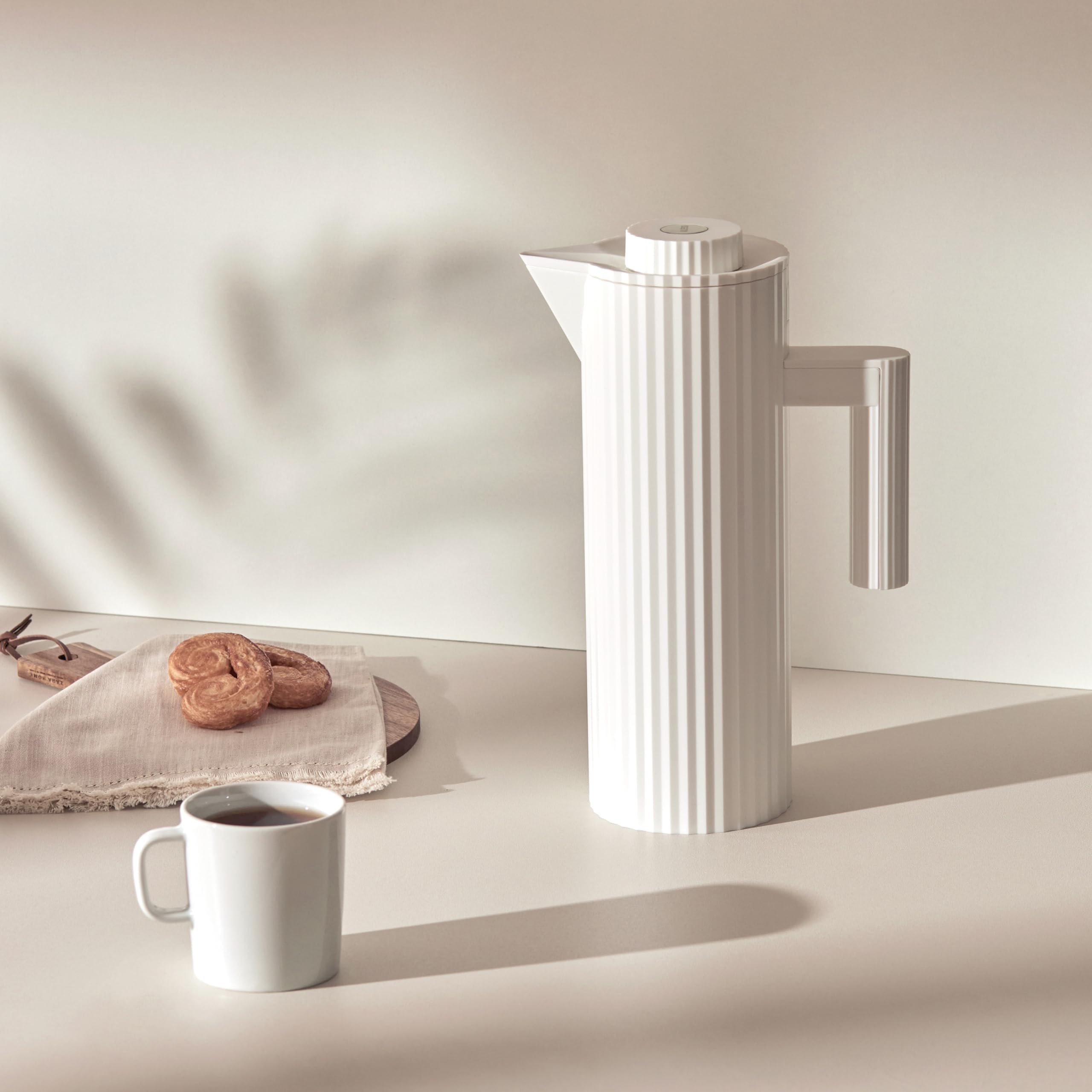 Amazon.co.jp: Alessi Plisse サーモ断熱真空ジャグ ホワイト 1L 
